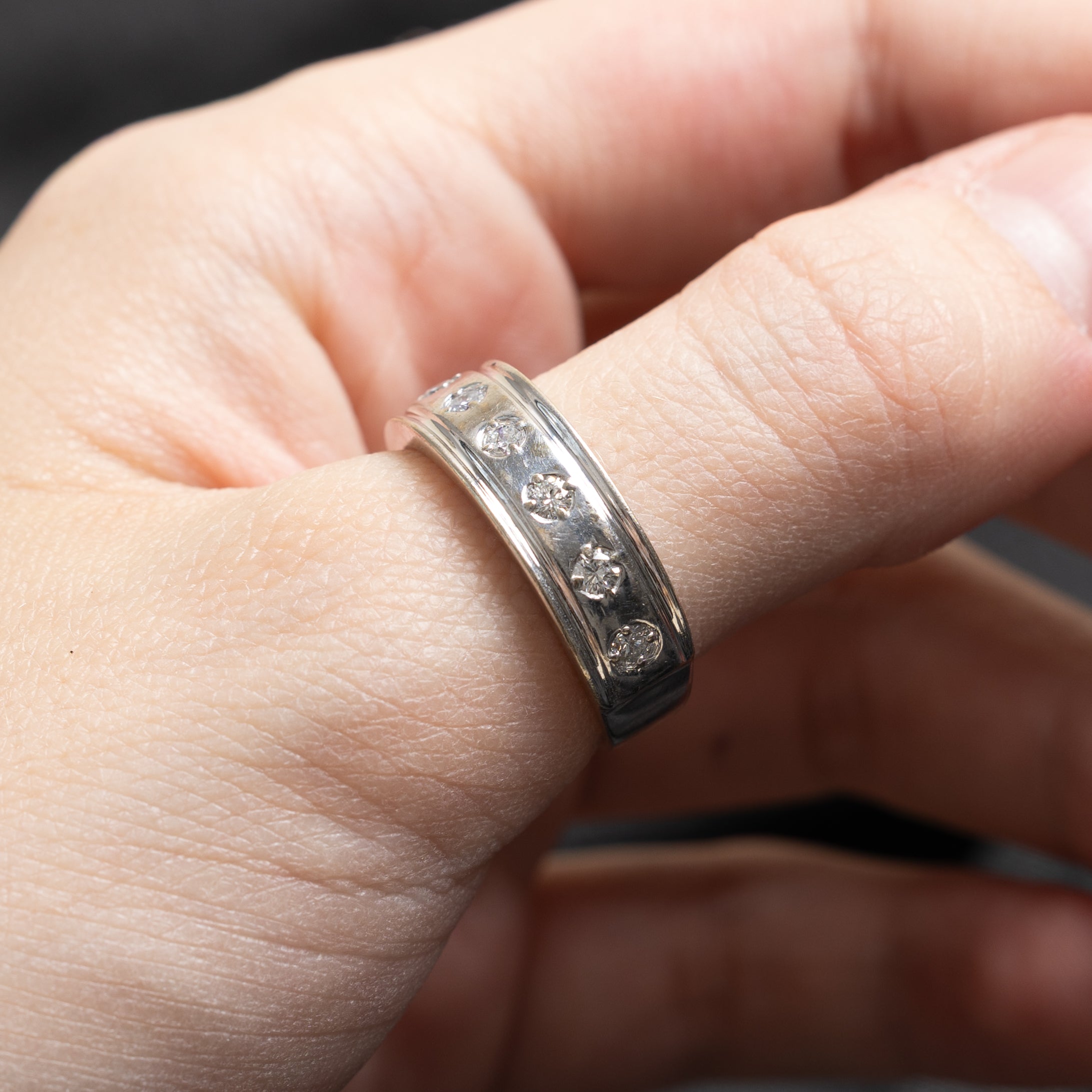 Bague sertie de sept diamants | 0,40 ct au total | Taille 9,25