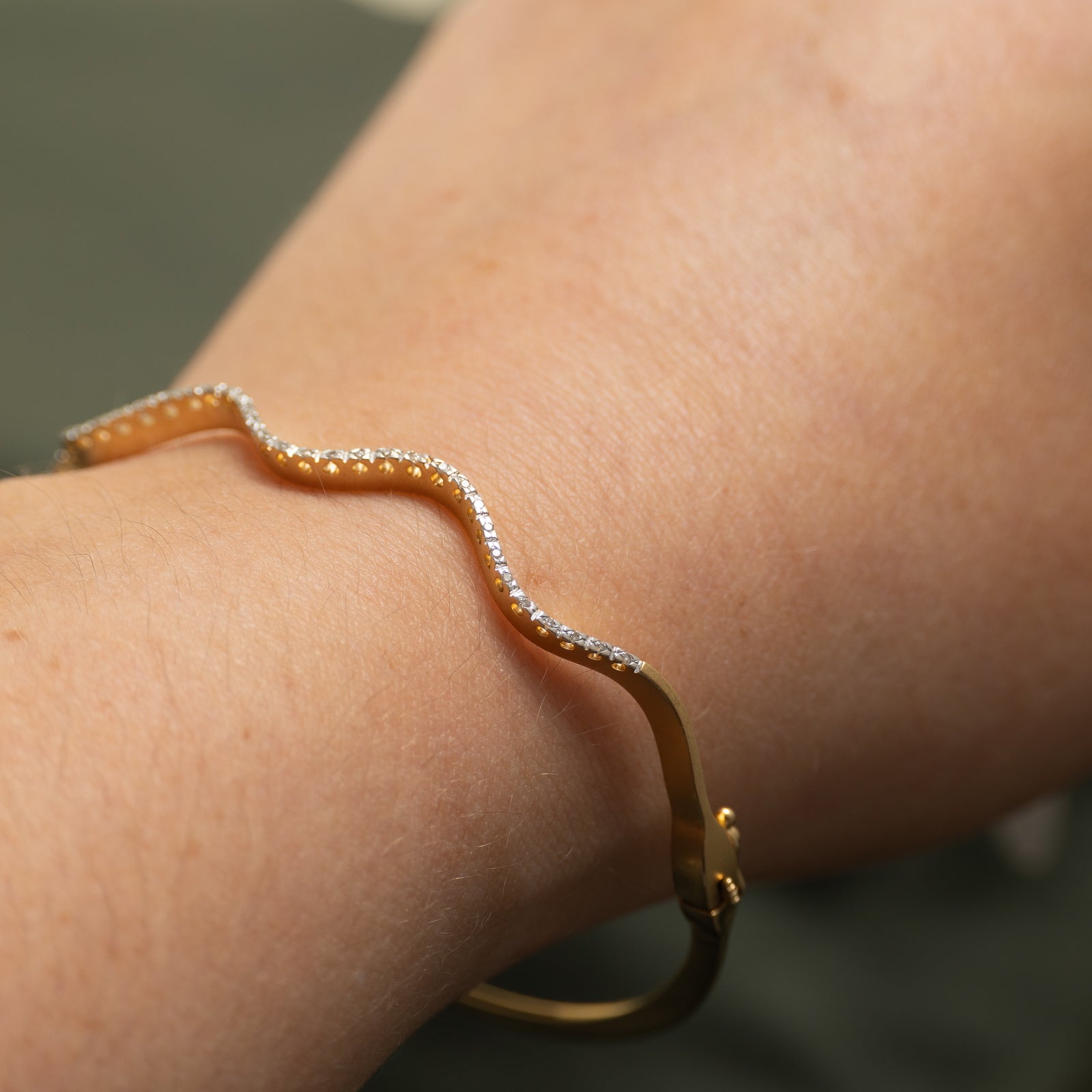 Diamond Wave Bangle | 0.08ctw | 7.5"