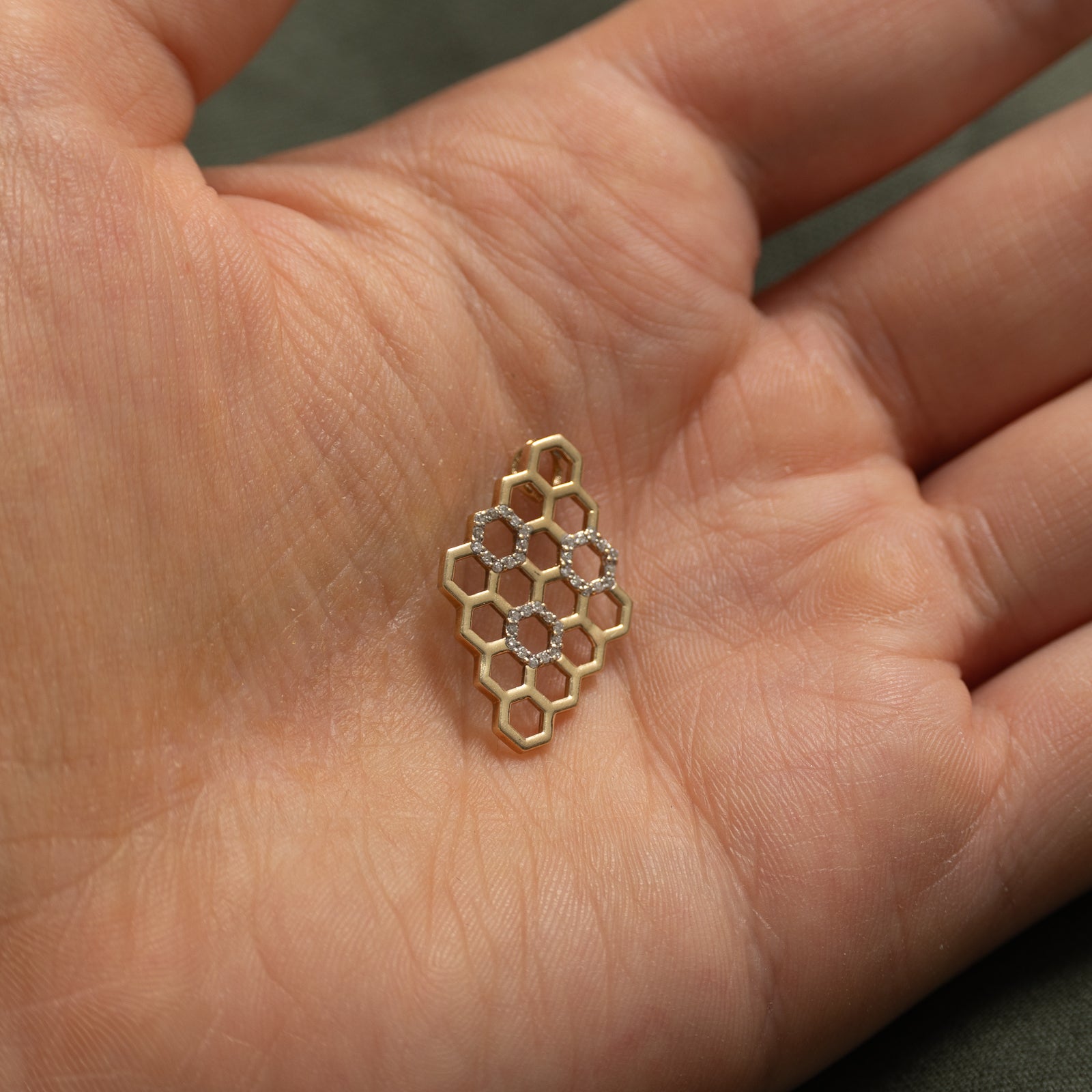 Diamond Honeycomb Pendant | 0.06ctw