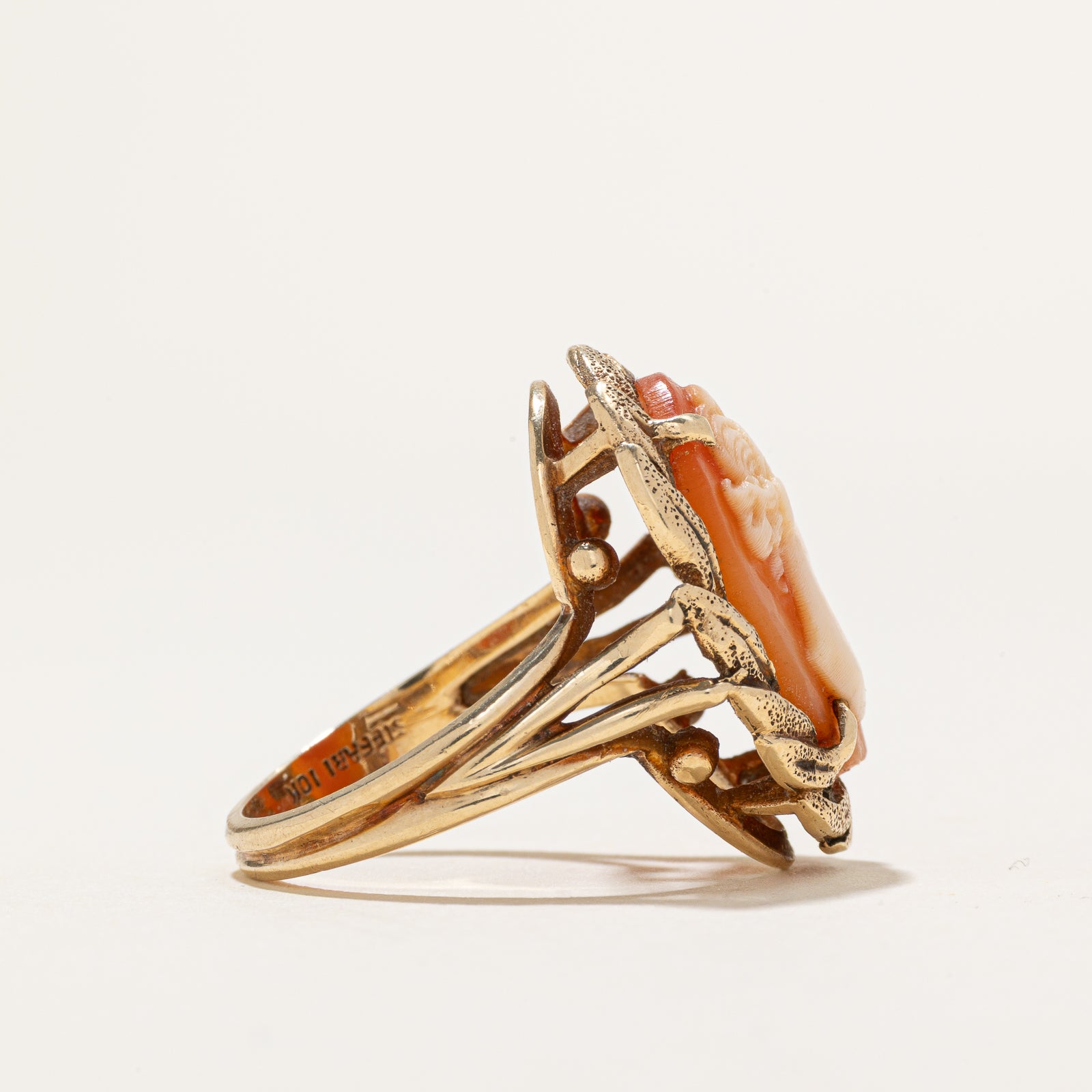 Shell Cameo Ring | 7.00ct | SZ 6.25
