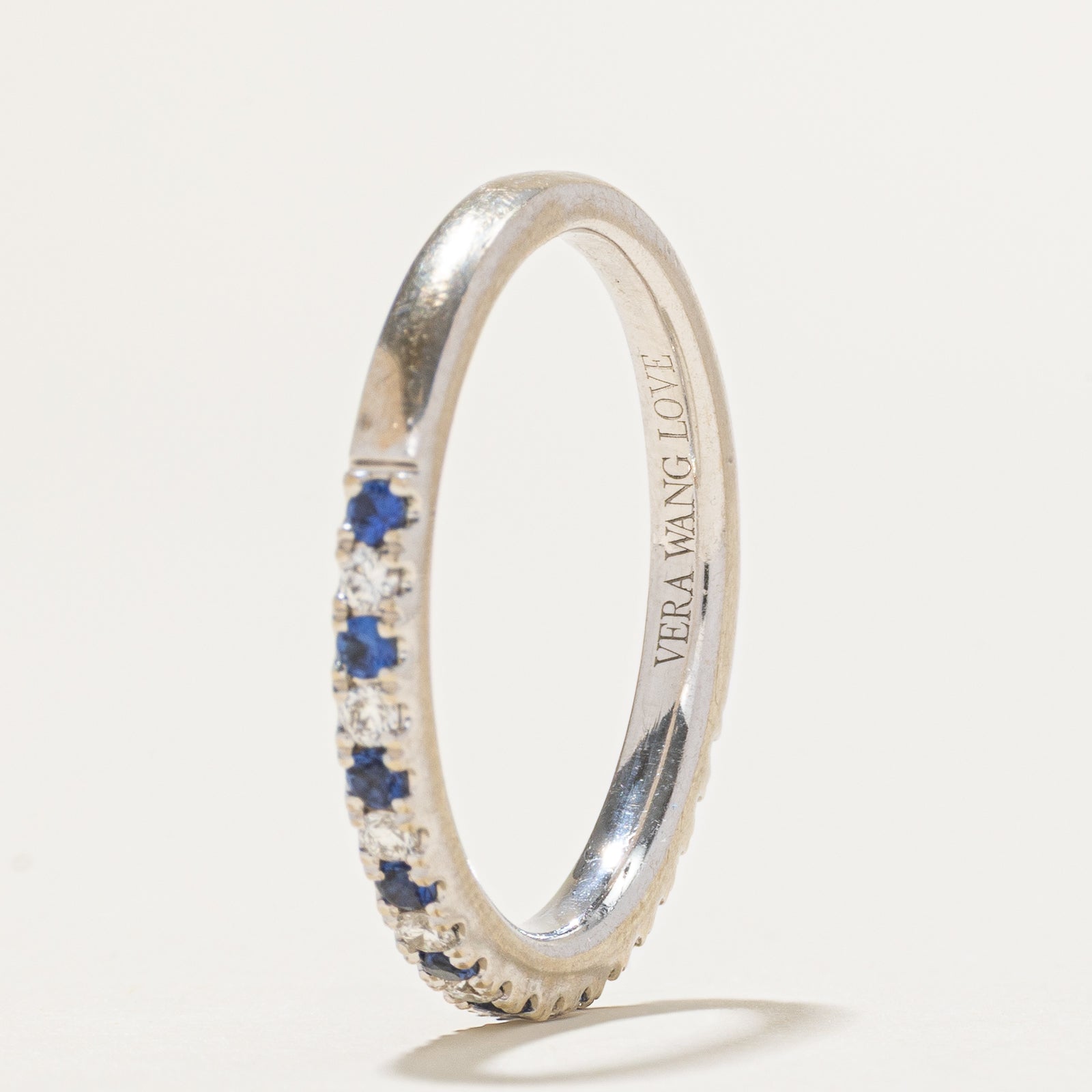 Alliance semi-éternité « Vera Wang » en saphirs synthétiques et diamants | 0,16 ct et 0,10 ct au total | Taille 7,5