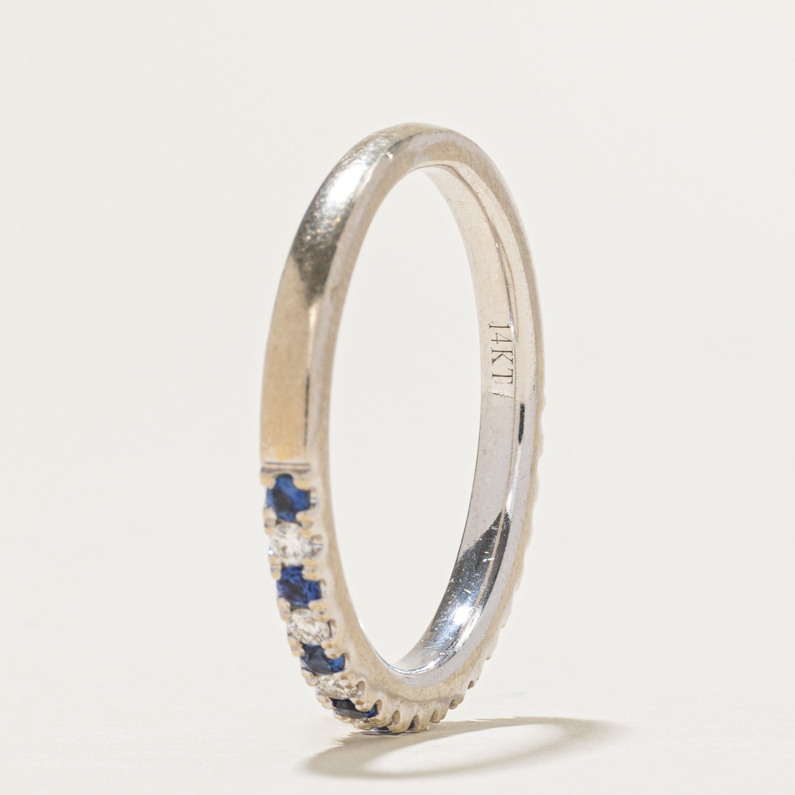 Alliance semi-éternité « Vera Wang » en saphirs synthétiques et diamants | 0,16 ct et 0,10 ct au total | Taille 7,5