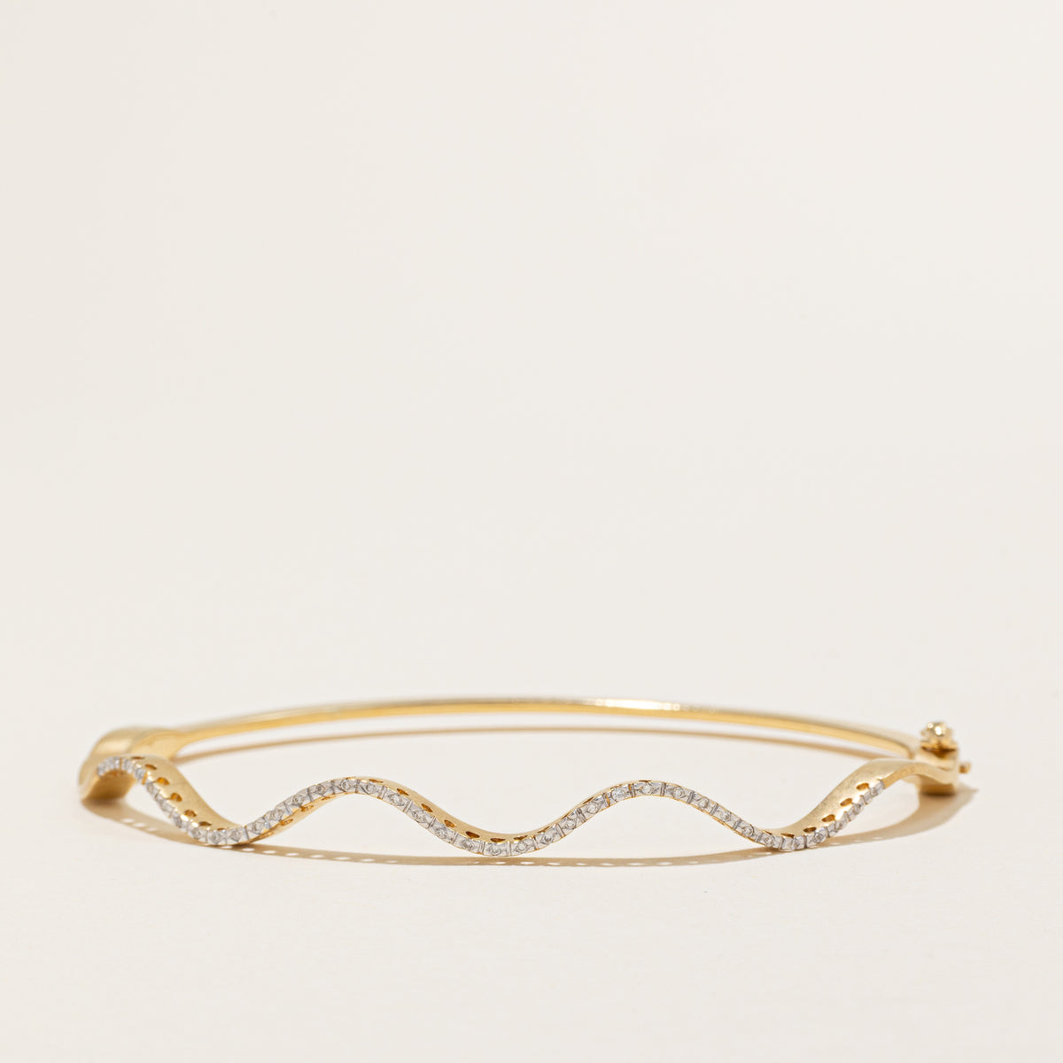 Diamond Wave Bangle | 0.08ctw | 7.5