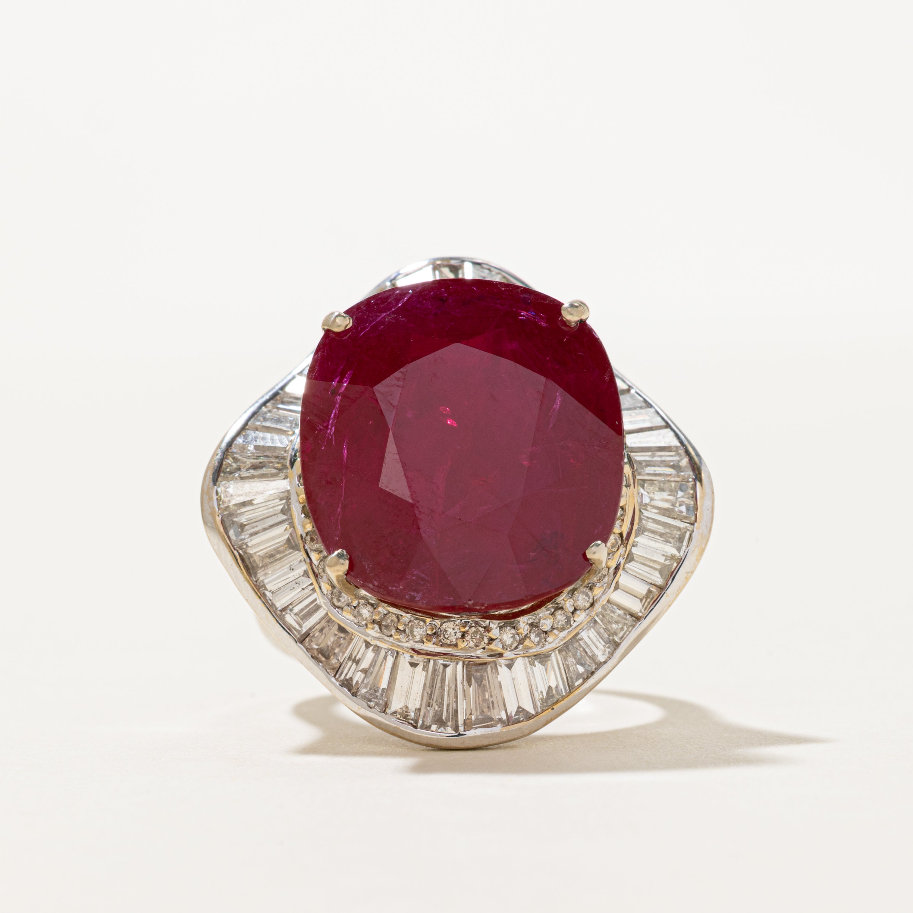 ***Prix - Bague cocktail AIGS Rubis et Diamants | 28,88 ct, 3,57 ct au total | Taille 9,75