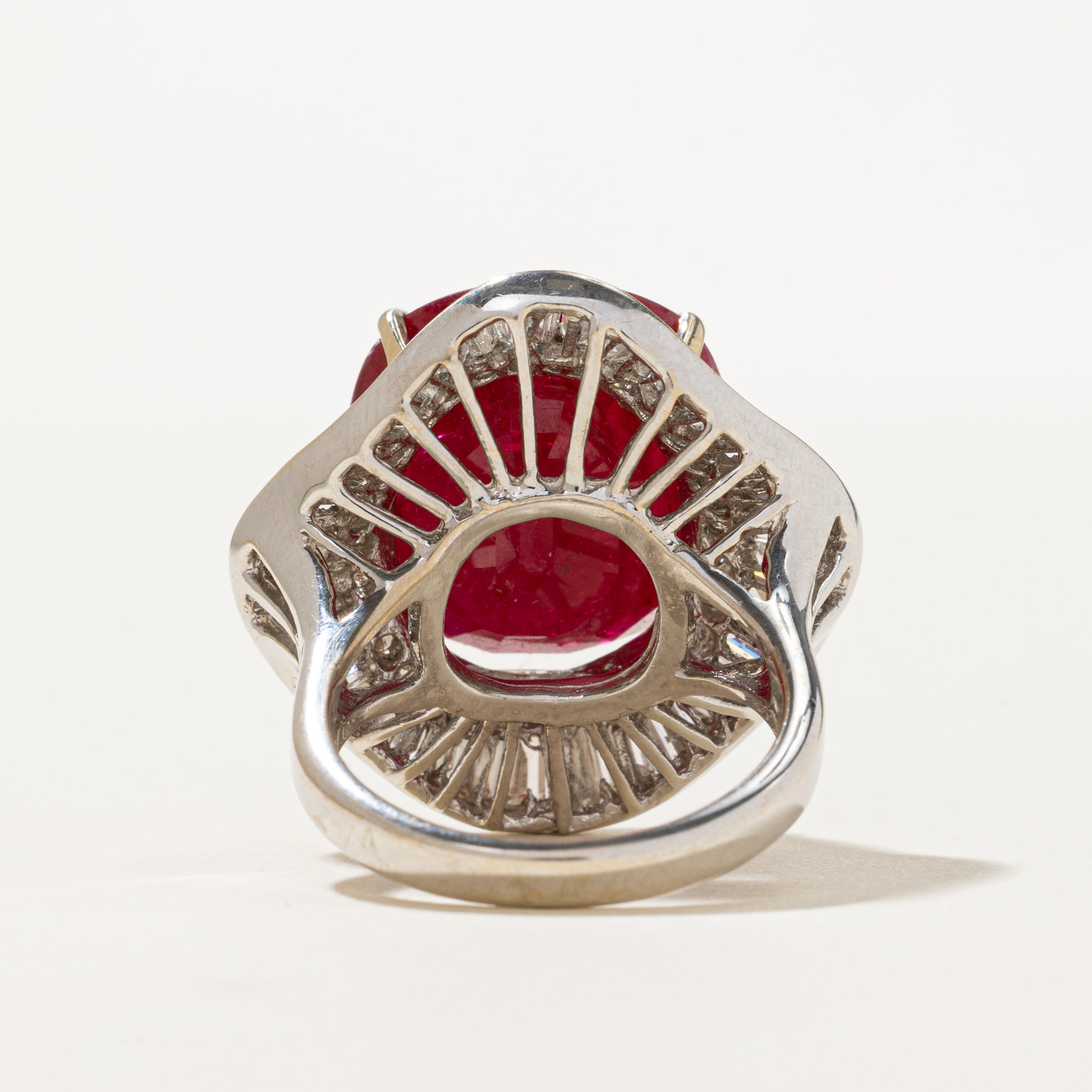 ***Prix - Bague cocktail AIGS Rubis et Diamants | 28,88 ct, 3,57 ct au total | Taille 9,75