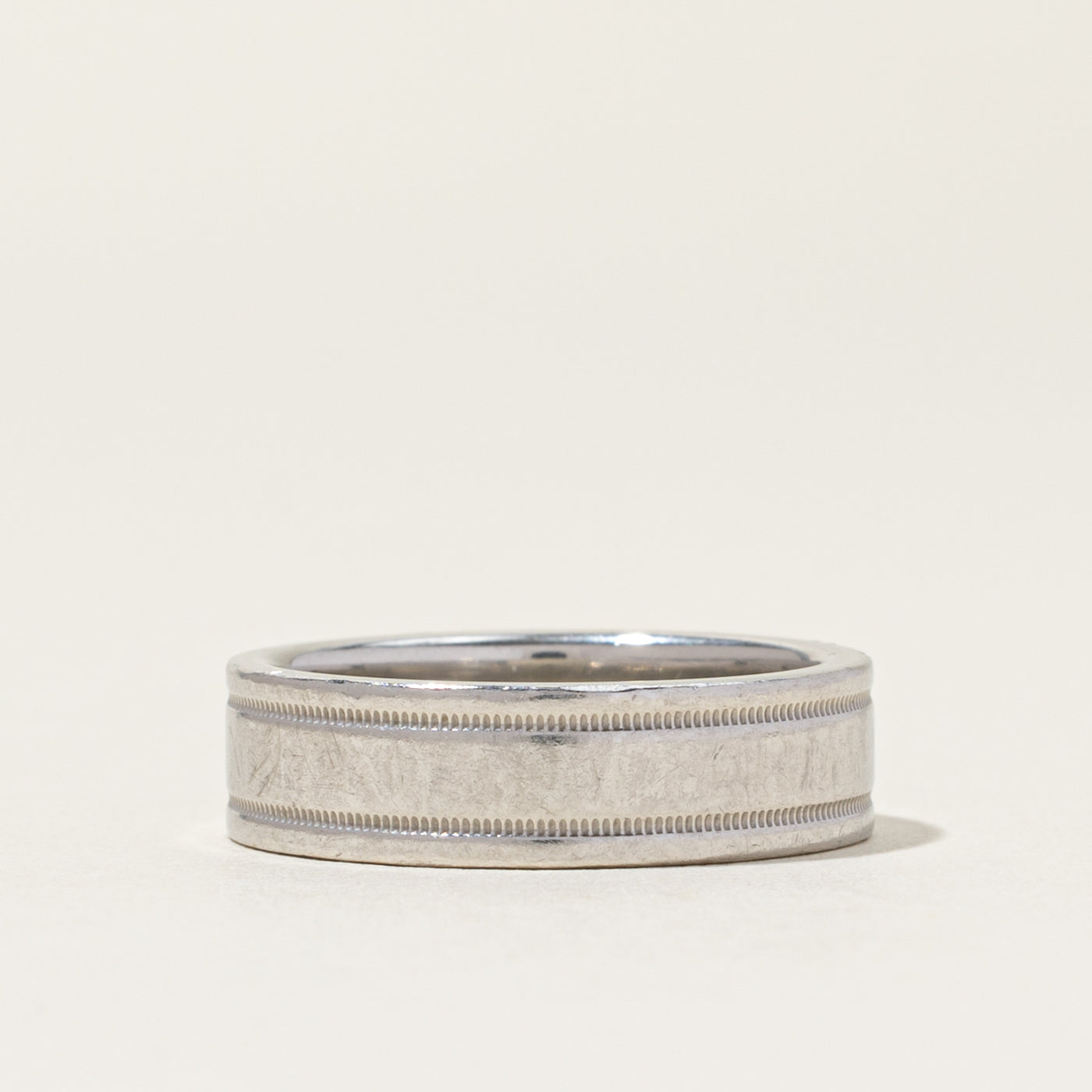 Bague Tiffany Together Milgrain de Tiffany & Co en platine | 6 mm | Taille 8