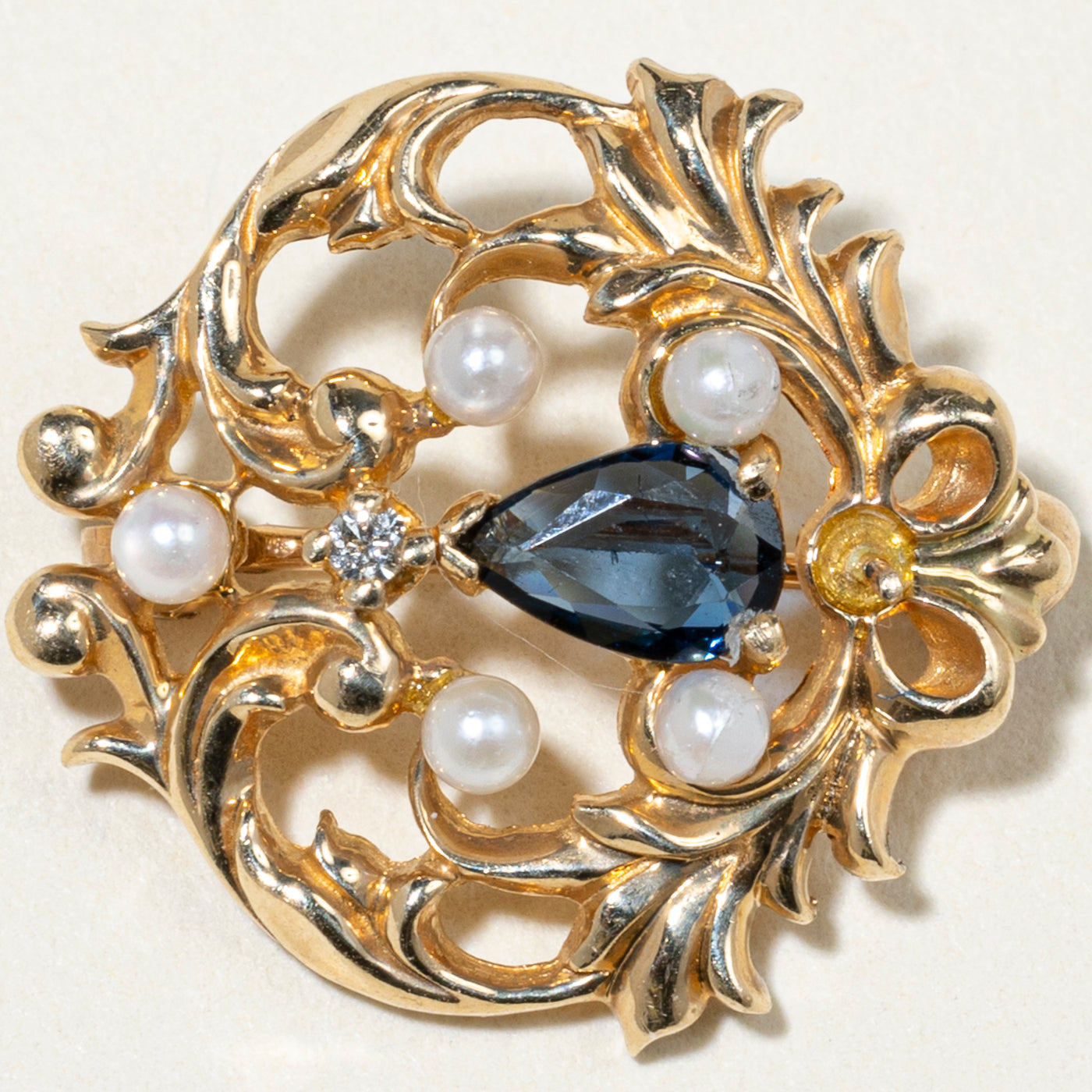 Pear Cut Sapphire, Diamond & Pearl Brooch | 0.29ct, 0.02ct