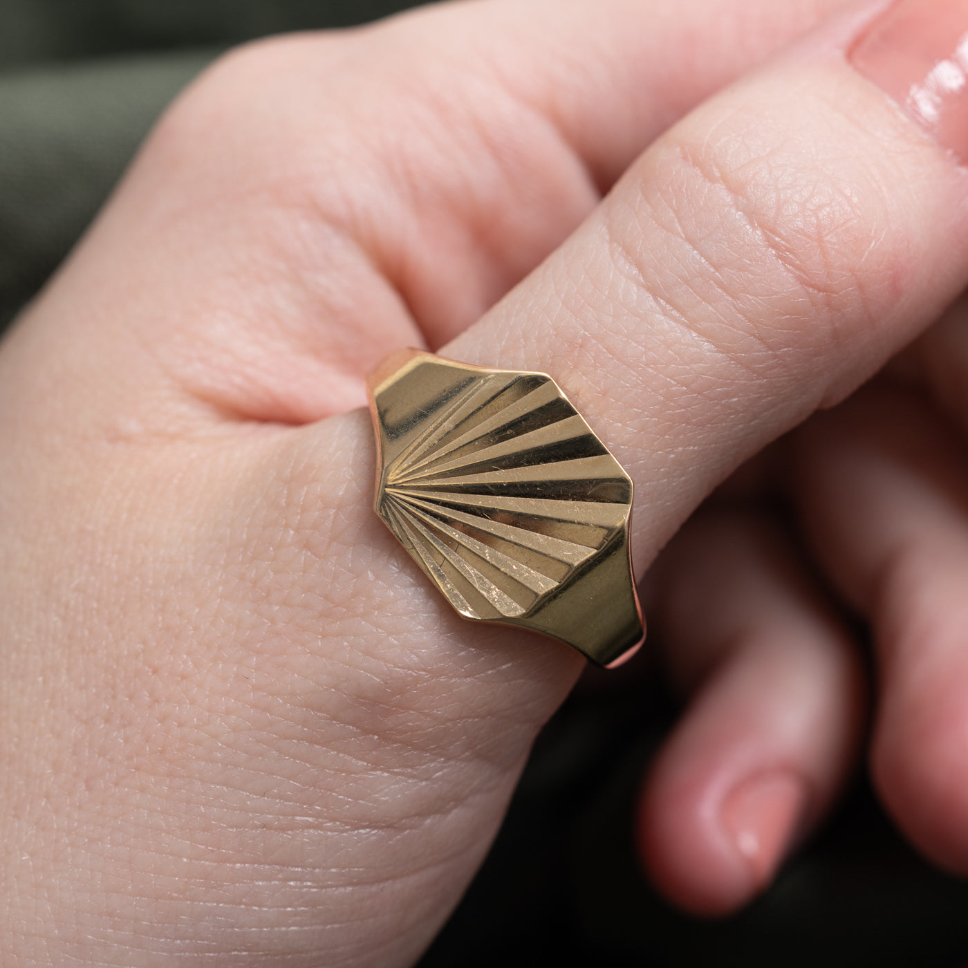 1973 London Yellow Engraved Sunburst Signet Ring | SZ 11.5