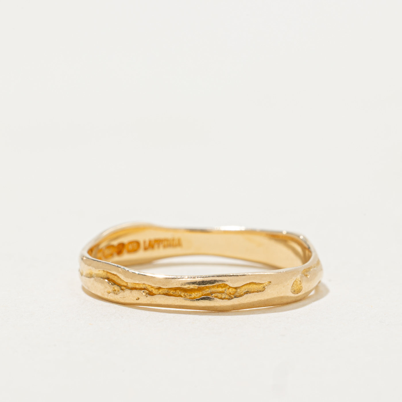 1974 Finnish 18k Yellow Gold Carved Band | SZ 7.0