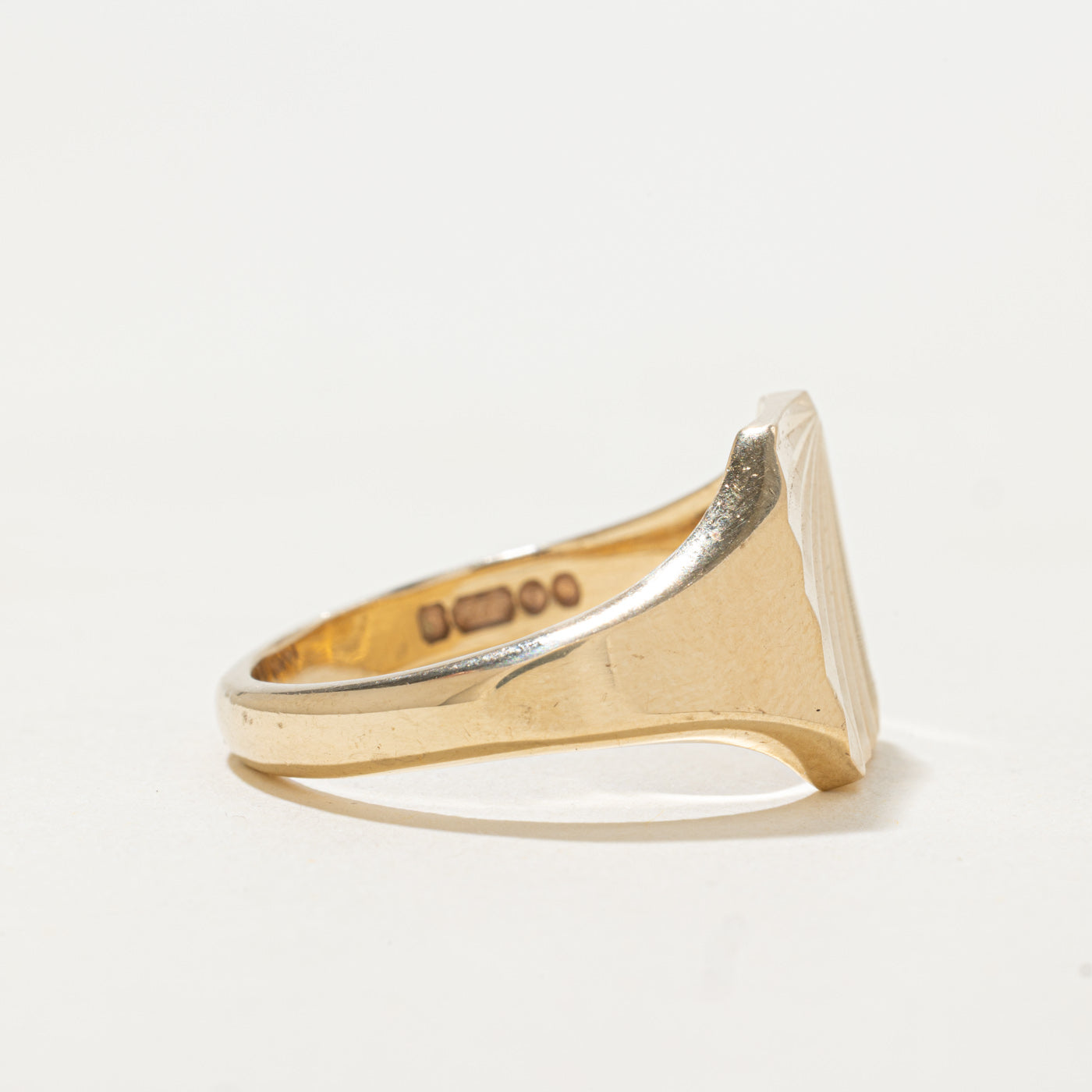 1973 London Yellow Engraved Sunburst Signet Ring | SZ 11.5