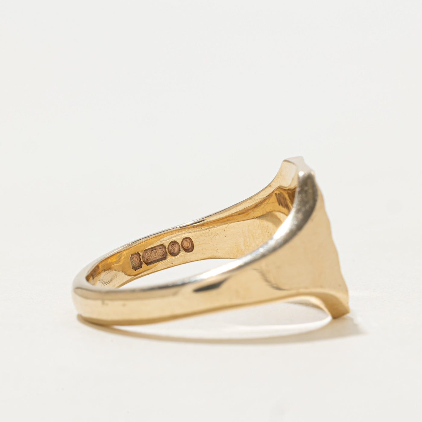 1973 London Yellow Engraved Sunburst Signet Ring | SZ 11.5