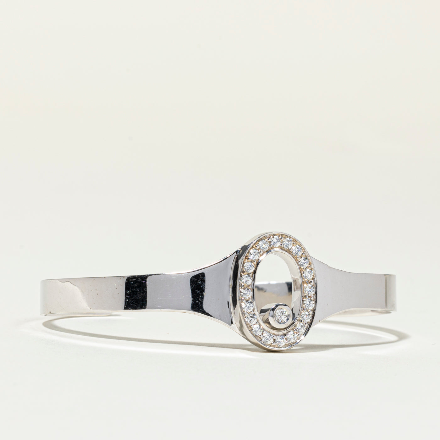 Bracelet manchette serti clos de diamants halo | 0,63 ct | 6,35 cm