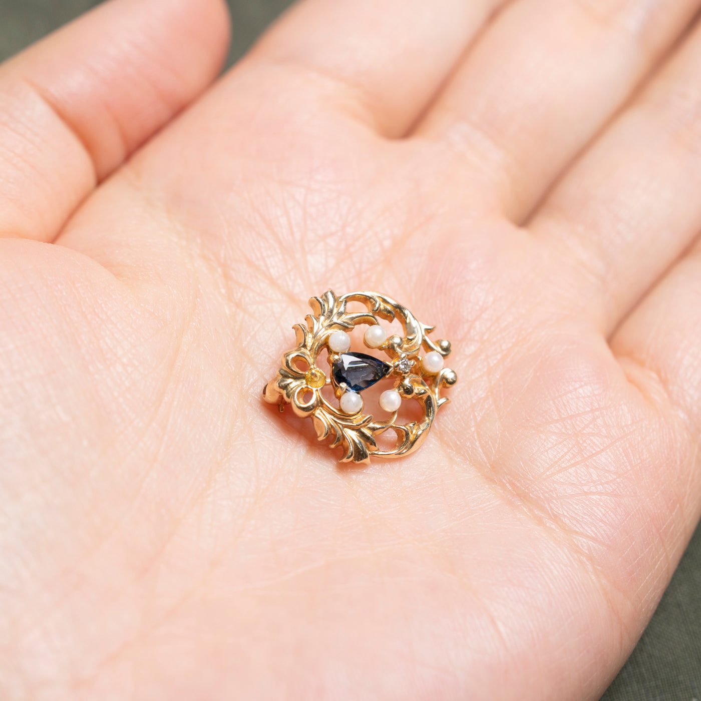 Pear Cut Sapphire, Diamond & Pearl Brooch | 0.29ct, 0.02ct