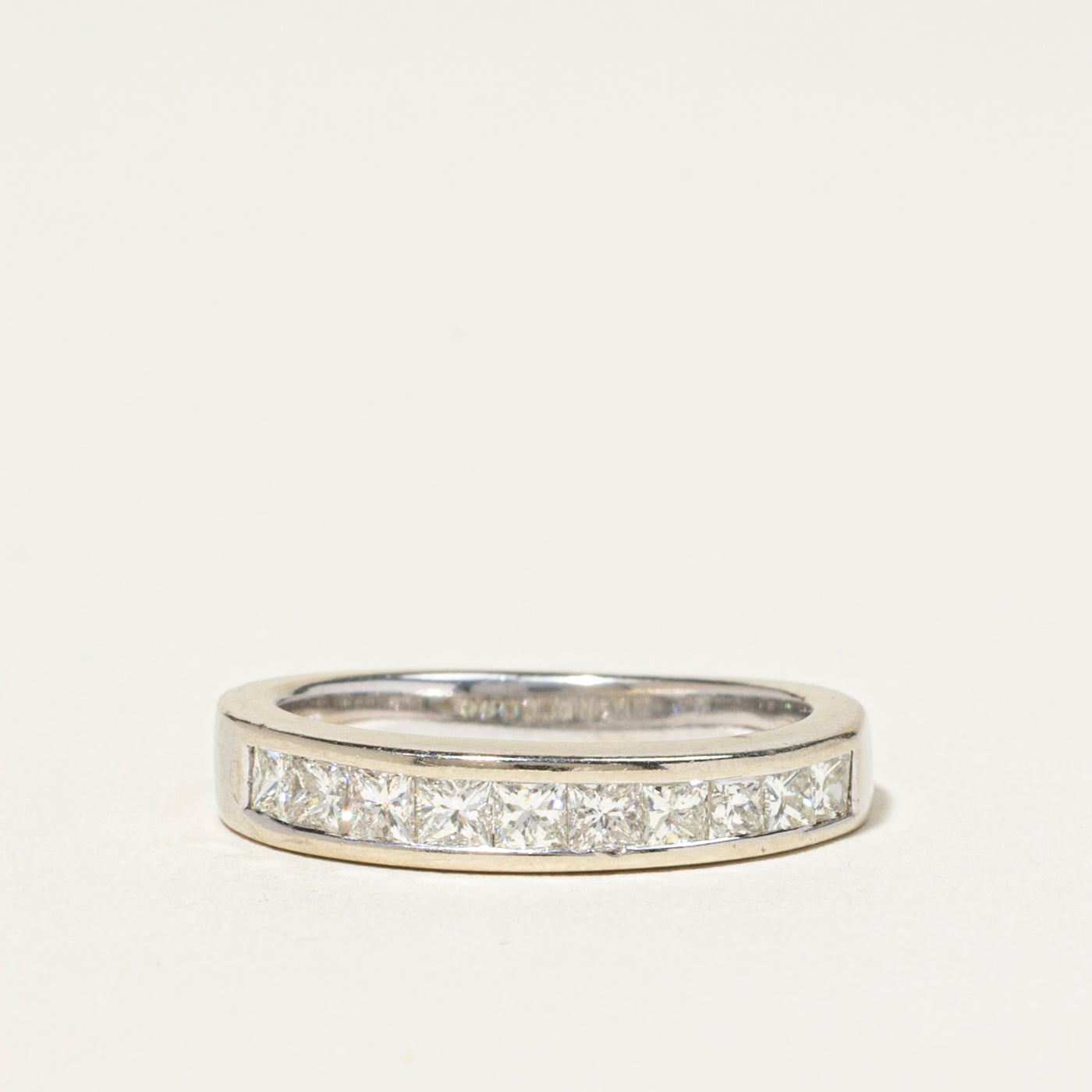 Alliance demi-éternité sertie de diamants taille princesse | 0,79 ct | 4 mm | Taille 6