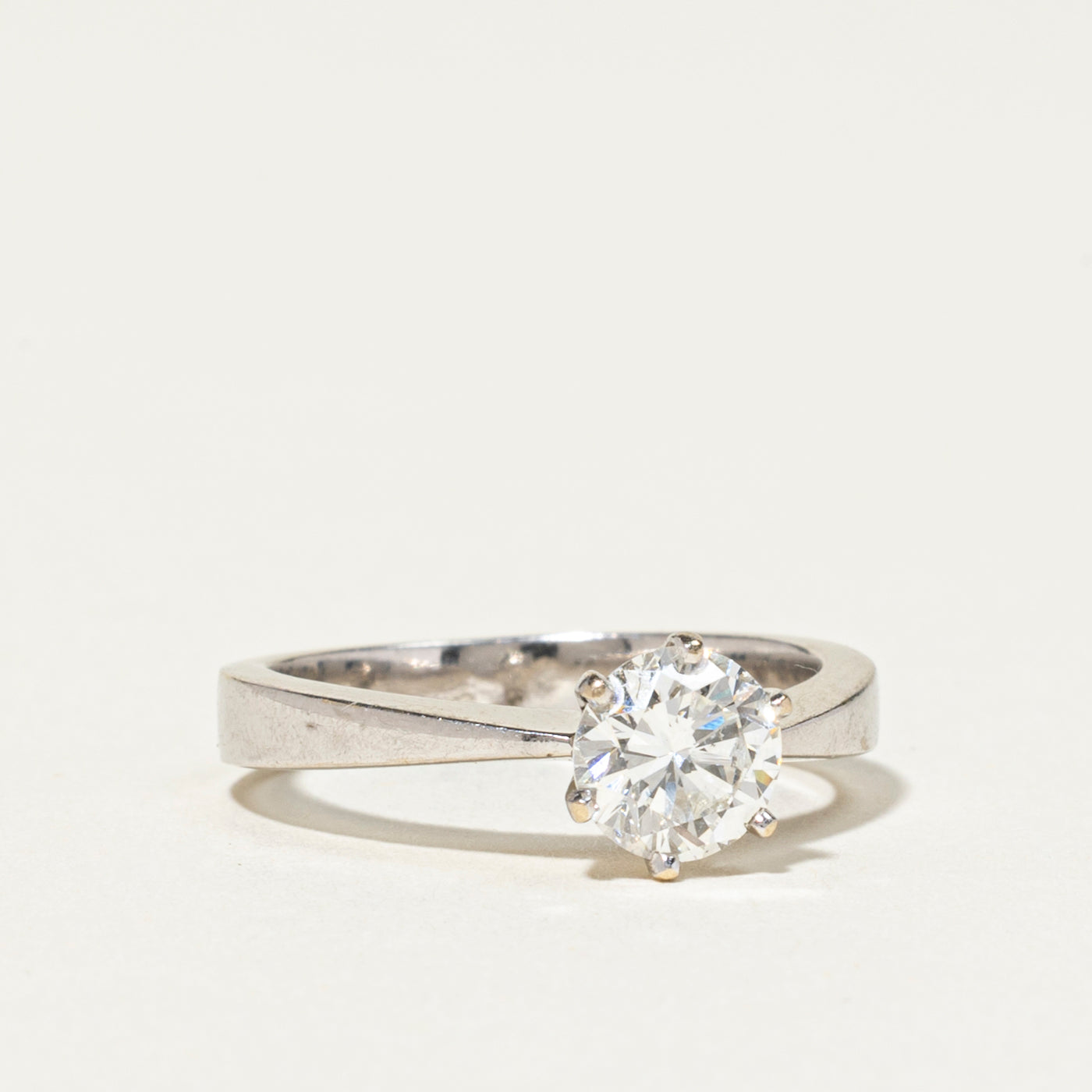 18k Solitaire Diamond Reverse Tapered Engagement Ring | 1.00ct VS2 H/I VG | SZ 6.25