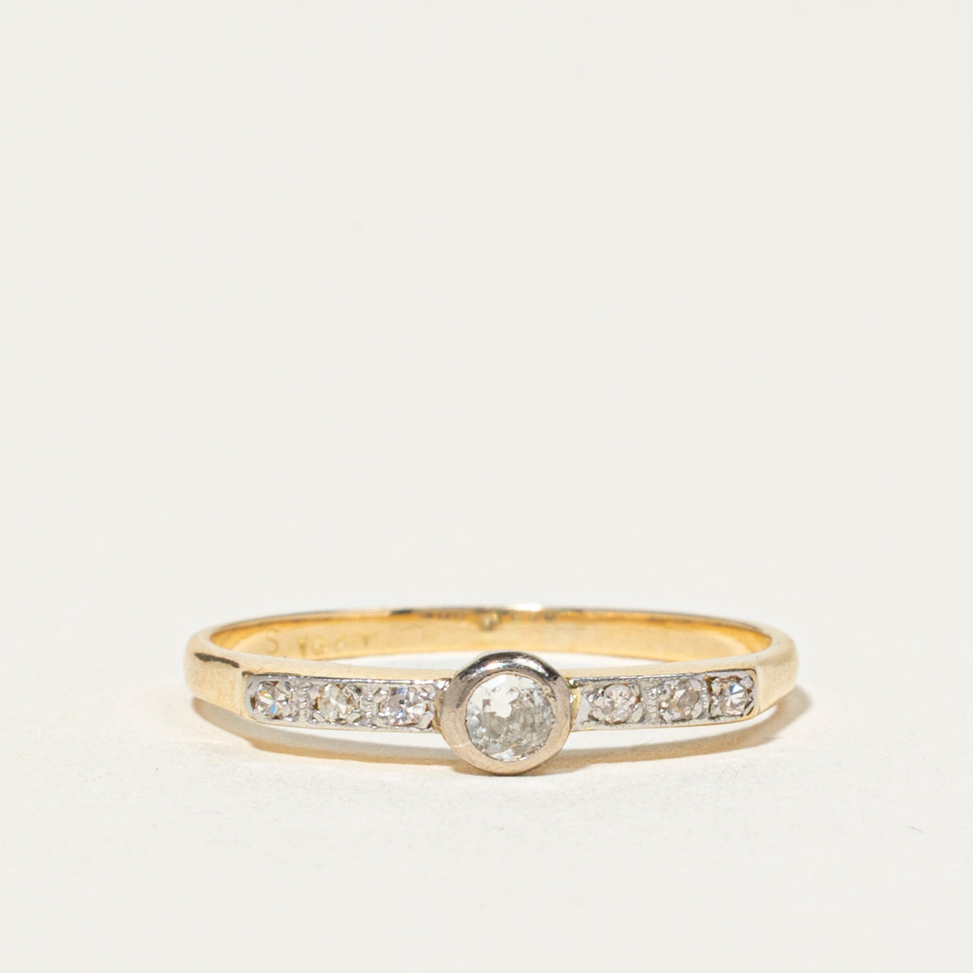 Bague fine en or 18 carats sertie clos d'un diamant taille ancienne européenne | 0,17 ct | Taille 7,5