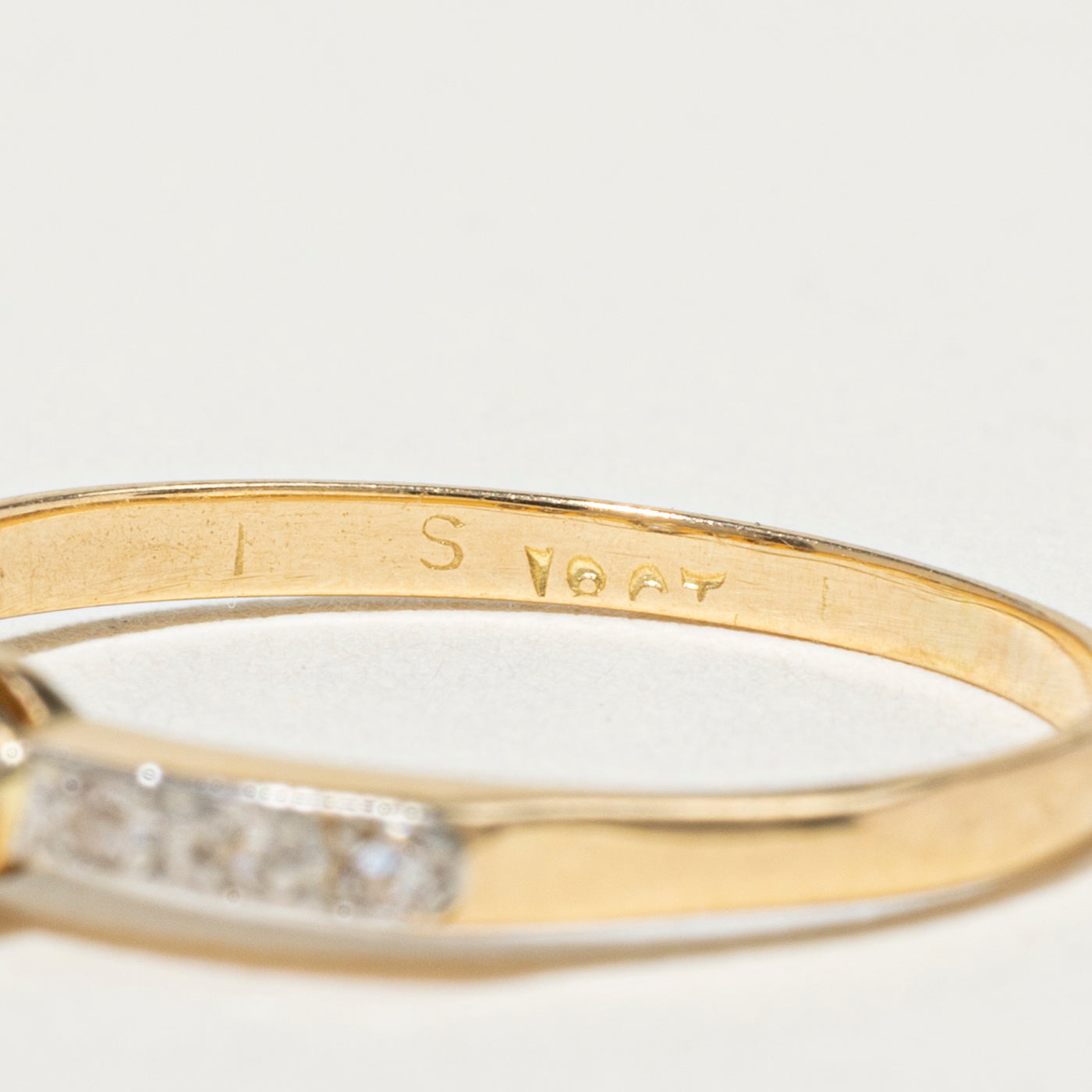 Bague fine en or 18 carats sertie clos d'un diamant taille ancienne européenne | 0,17 ct | Taille 7,5