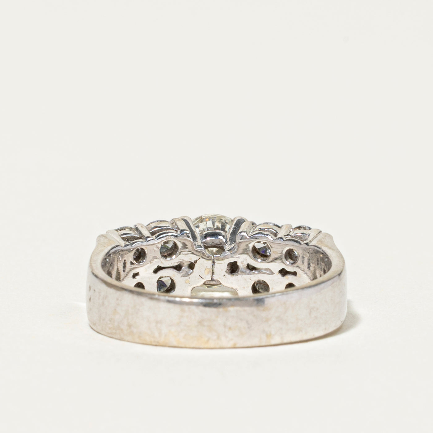 Round Brilliant Cut Diamond Accented Engagement Ring | 0.62ct VS2 H/I, 0.56ctw | SZ 5.25