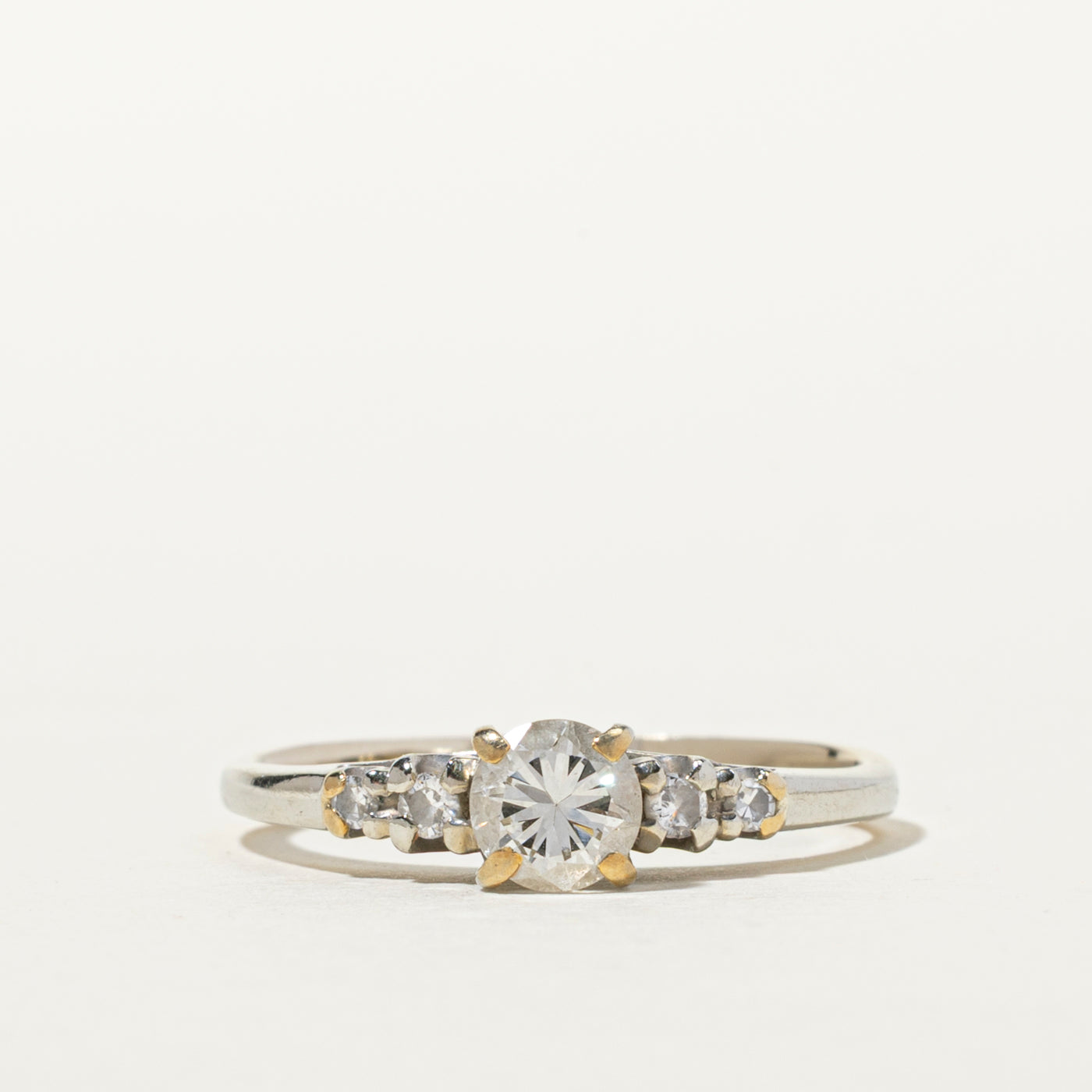 18k Round Brilliant Diamond Accented Ring | 0.60ctw | SZ 8.25