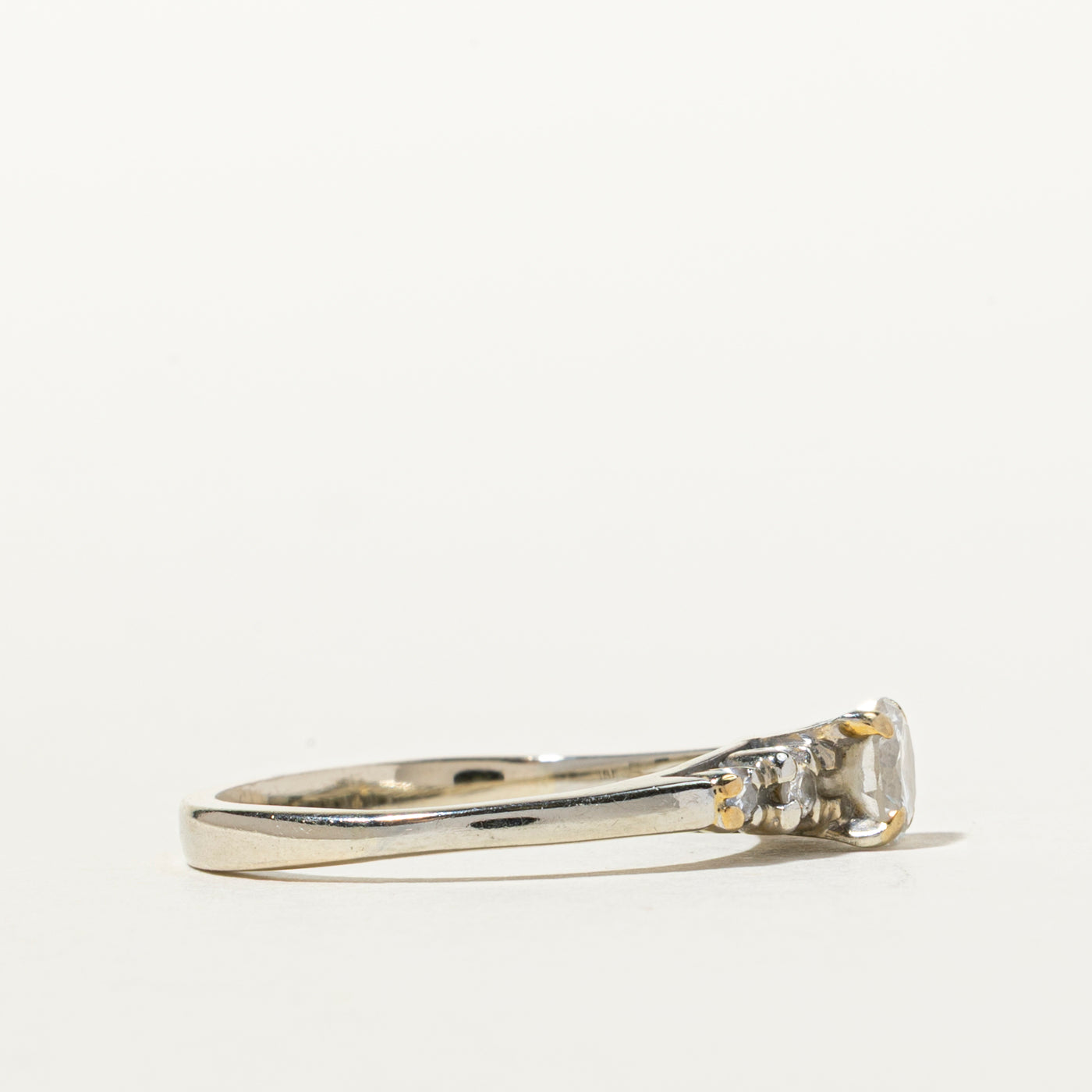 18k Round Brilliant Diamond Accented Ring | 0.60ctw | SZ 8.25