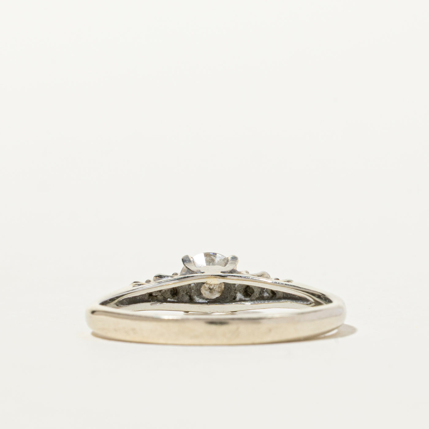 18k Round Brilliant Diamond Accented Ring | 0.60ctw | SZ 8.25