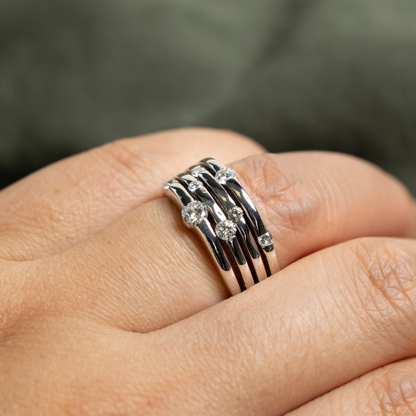 Bague à plusieurs rangs sertie de diamants dispersés | 0,46 ct au total | Taille 6,25