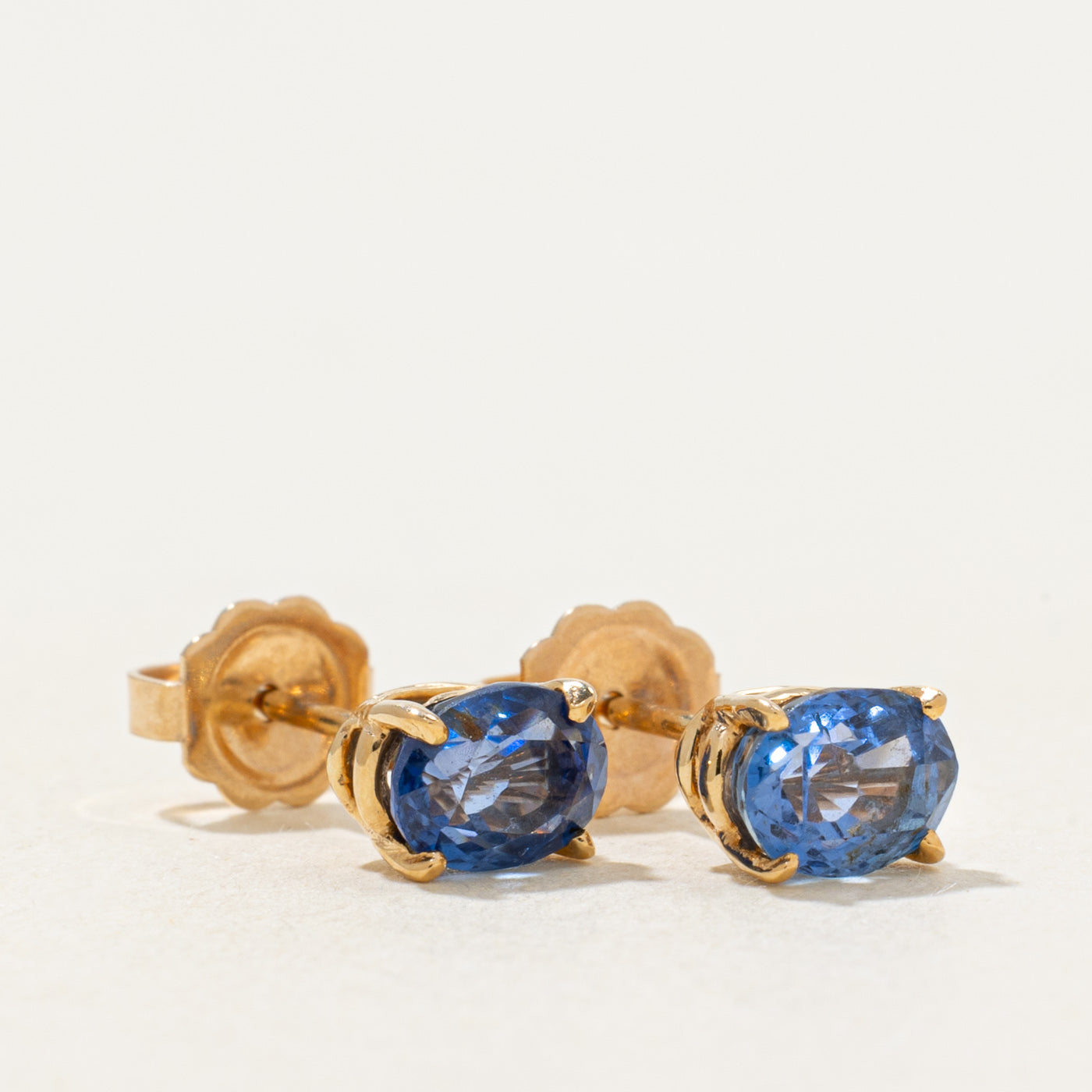 Boucles d'oreilles puces en saphir taille ovale | 1,71 ct |