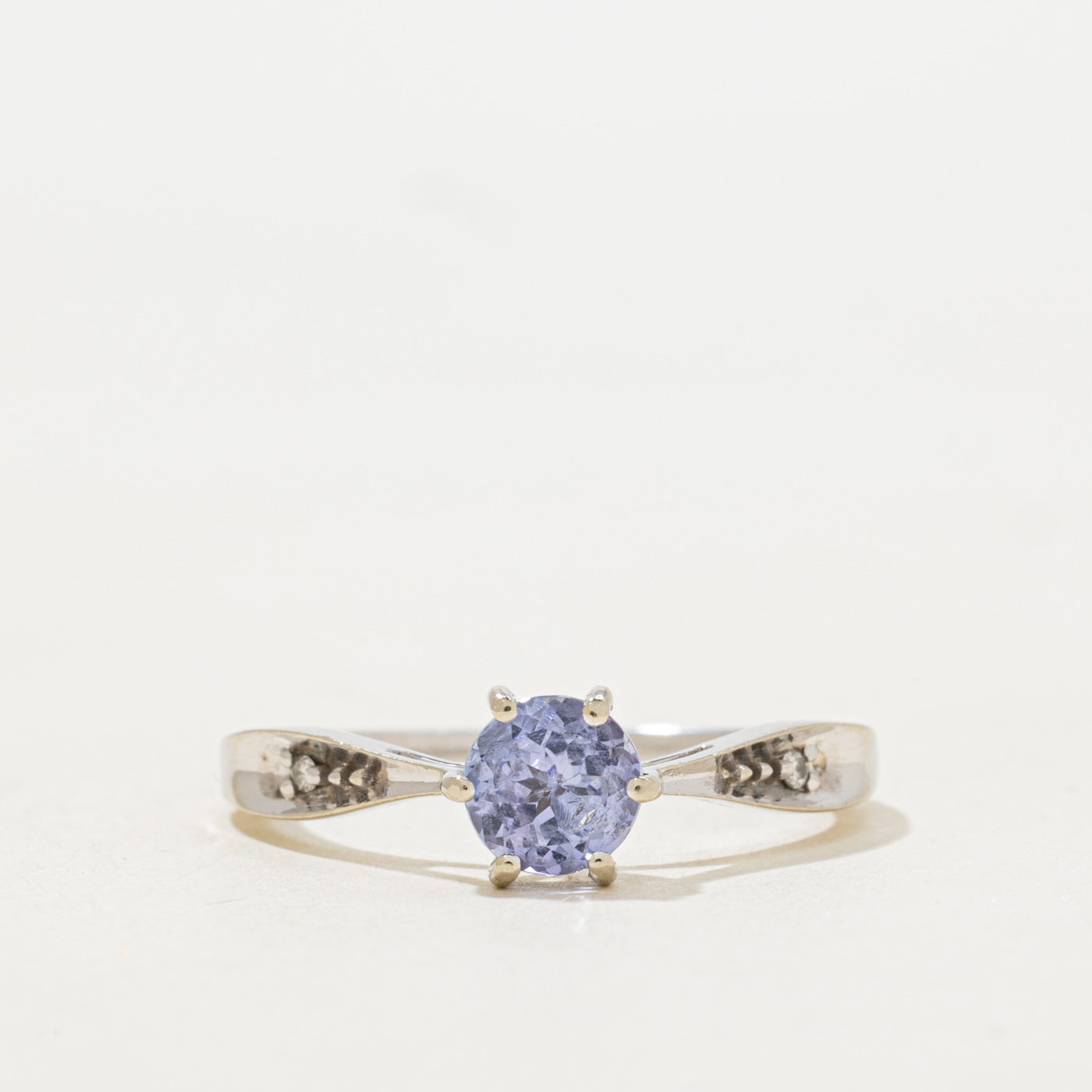 Bague cathédrale en tanzanite et diamants | 0,9 ct, 0,02 ct au total | Taille 9,5 |
