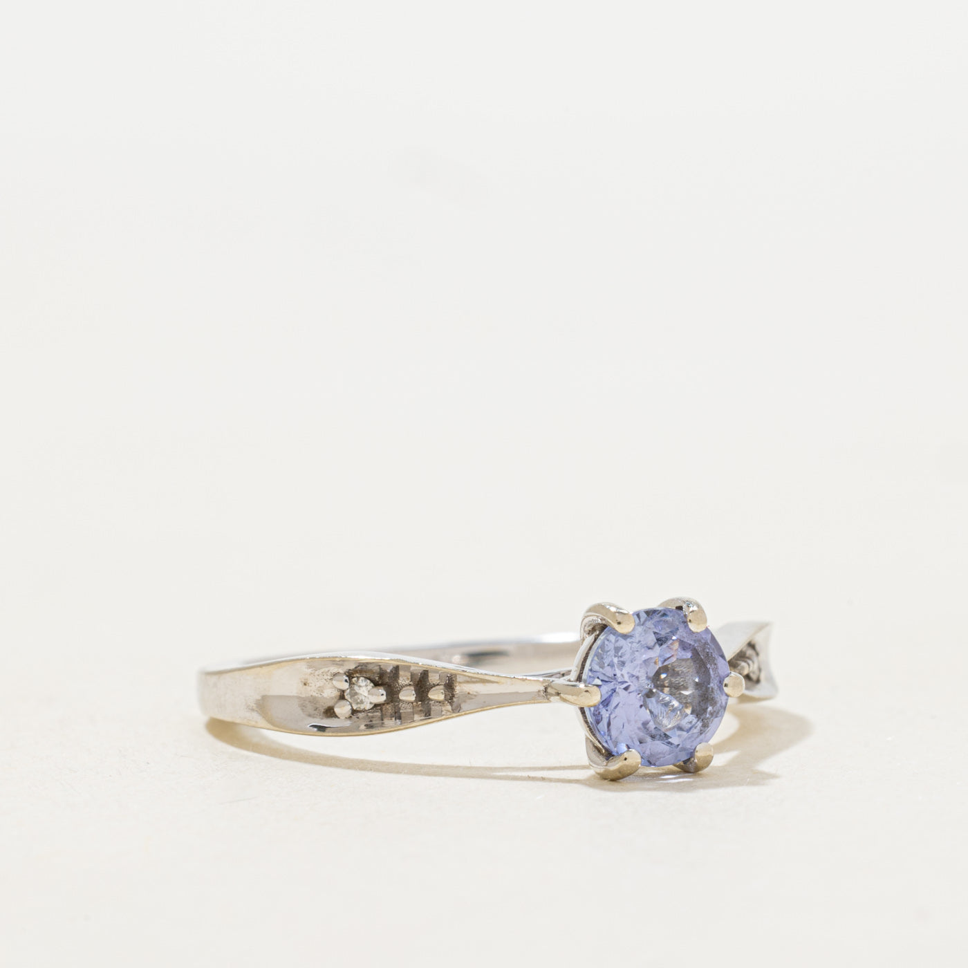 Bague cathédrale en tanzanite et diamants | 0,9 ct, 0,02 ct au total | Taille 9,5 |