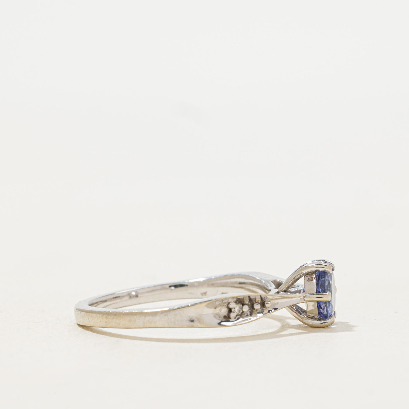 Bague cathédrale en tanzanite et diamants | 0,9 ct, 0,02 ct au total | Taille 9,5 |