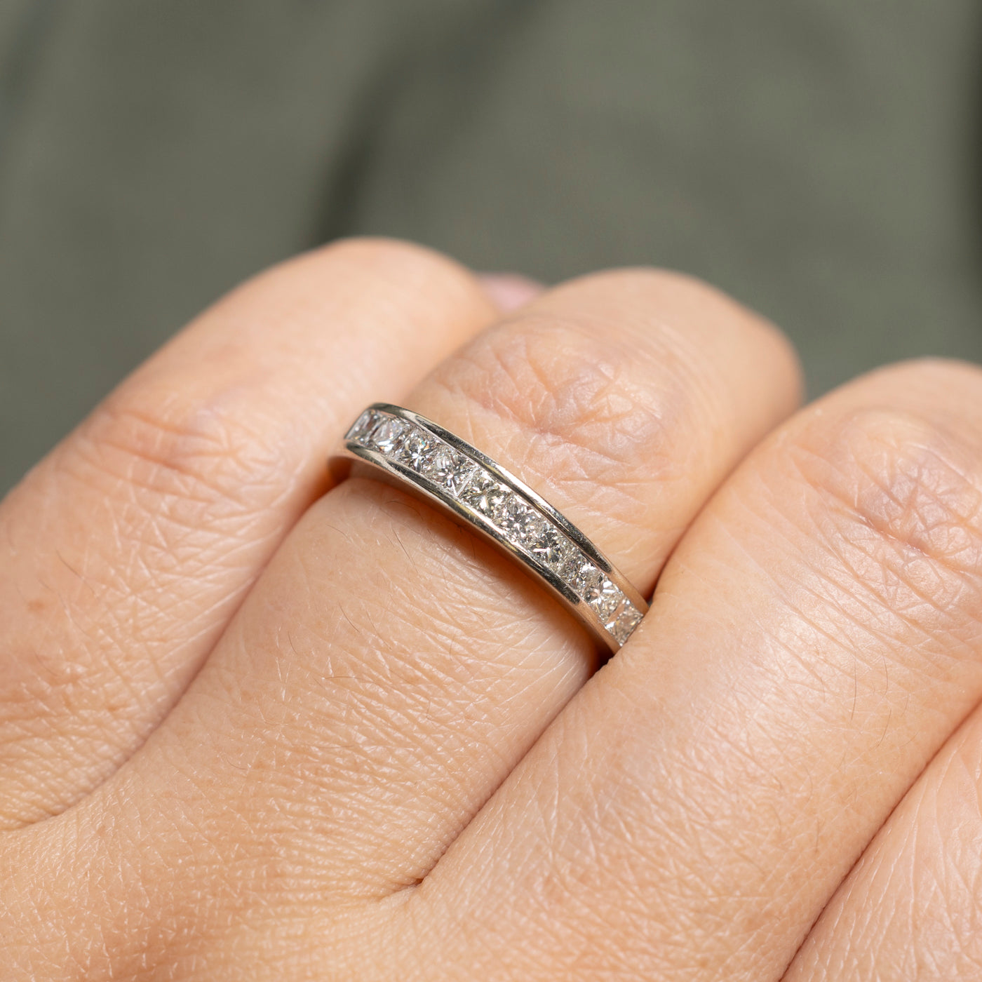 Alliance demi-éternité sertie de diamants taille princesse | 0,79 ct | 4 mm | Taille 6