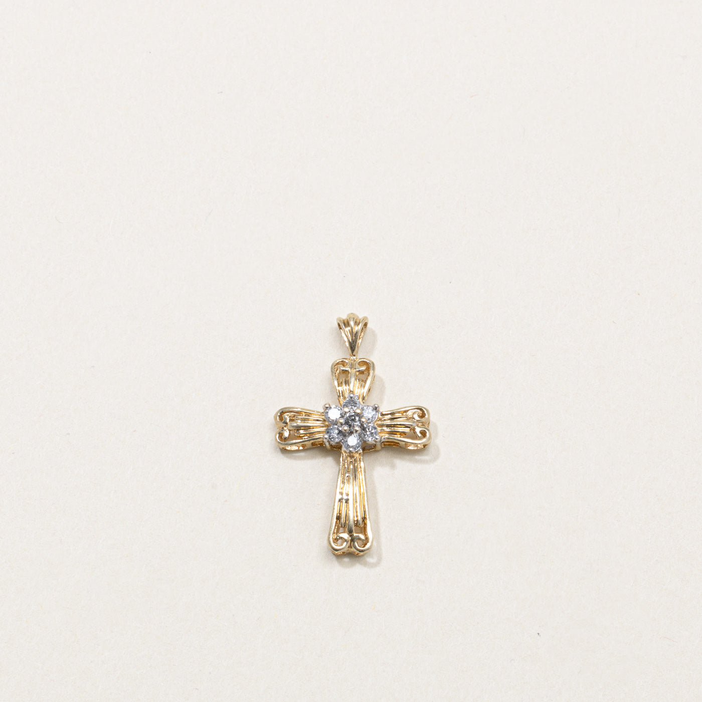 Pendentif croix serti de diamants 10 carats