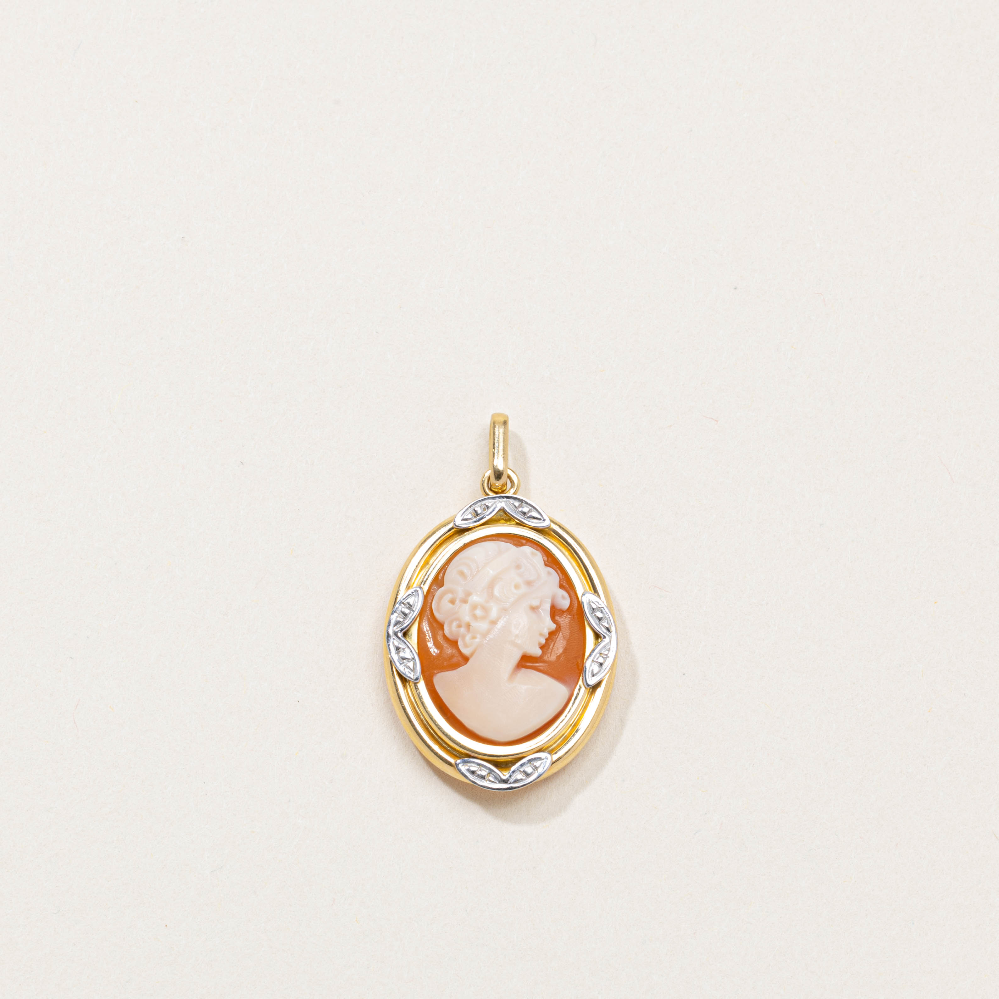 18k Two Tone Shell Cameo Floral Pendant | 3.00ct
