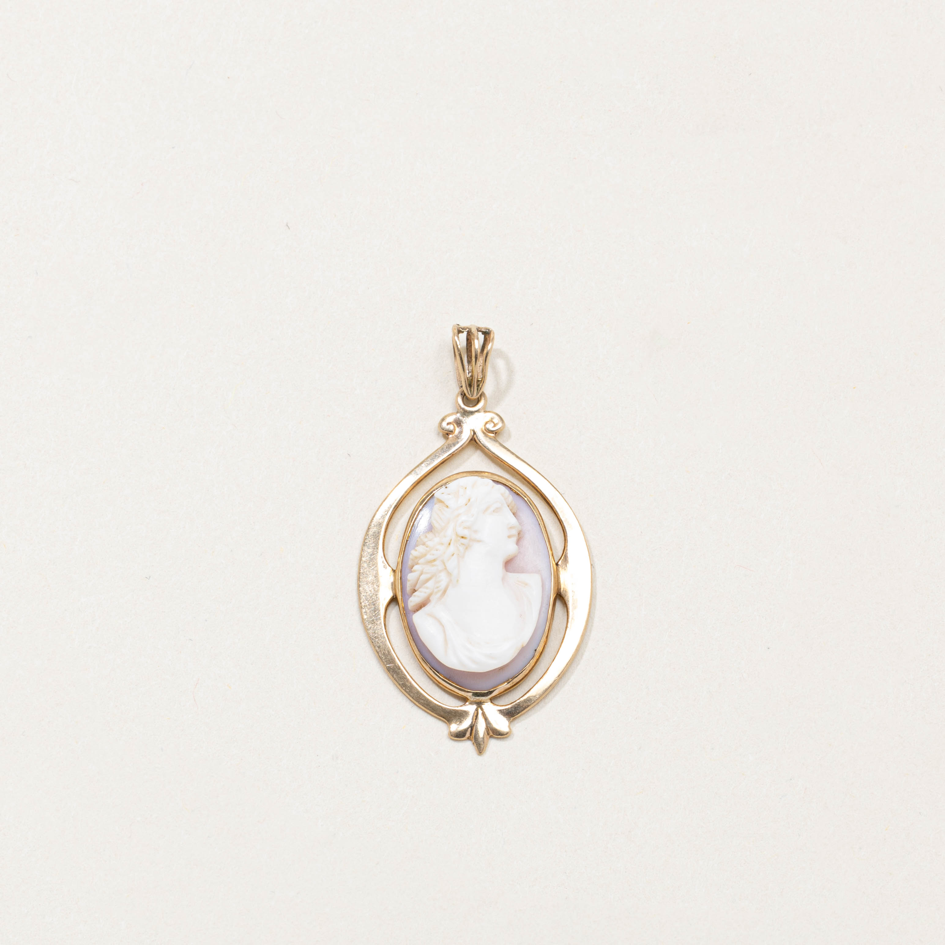 9k Shell Cameo Pendant | 7.00ct