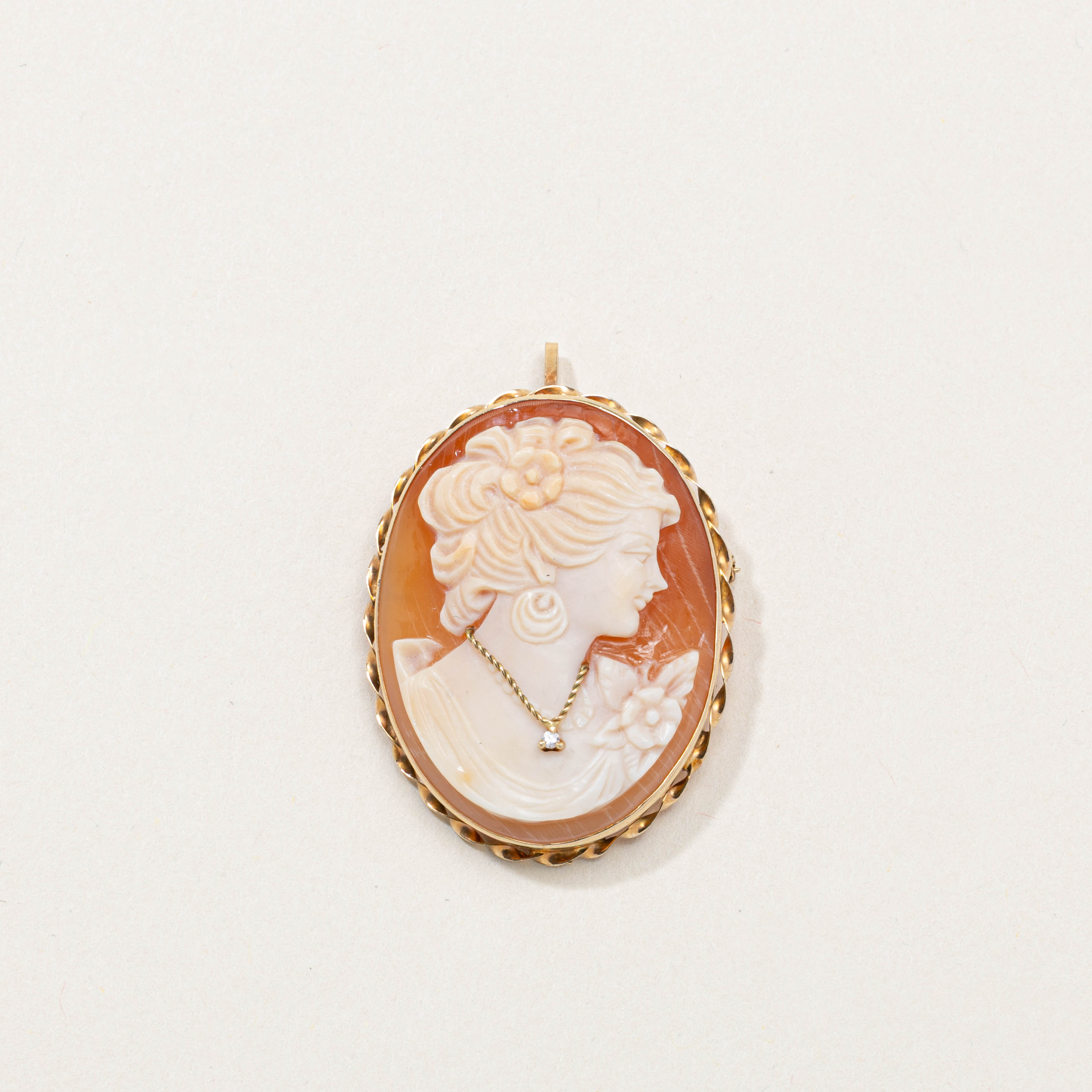 Pendentif orné de motifs floraux et de feuilles, style victorien, en coquillage camée et saphir blanc (réf. 9141-27) | 16,00 ct, 0,01 ct