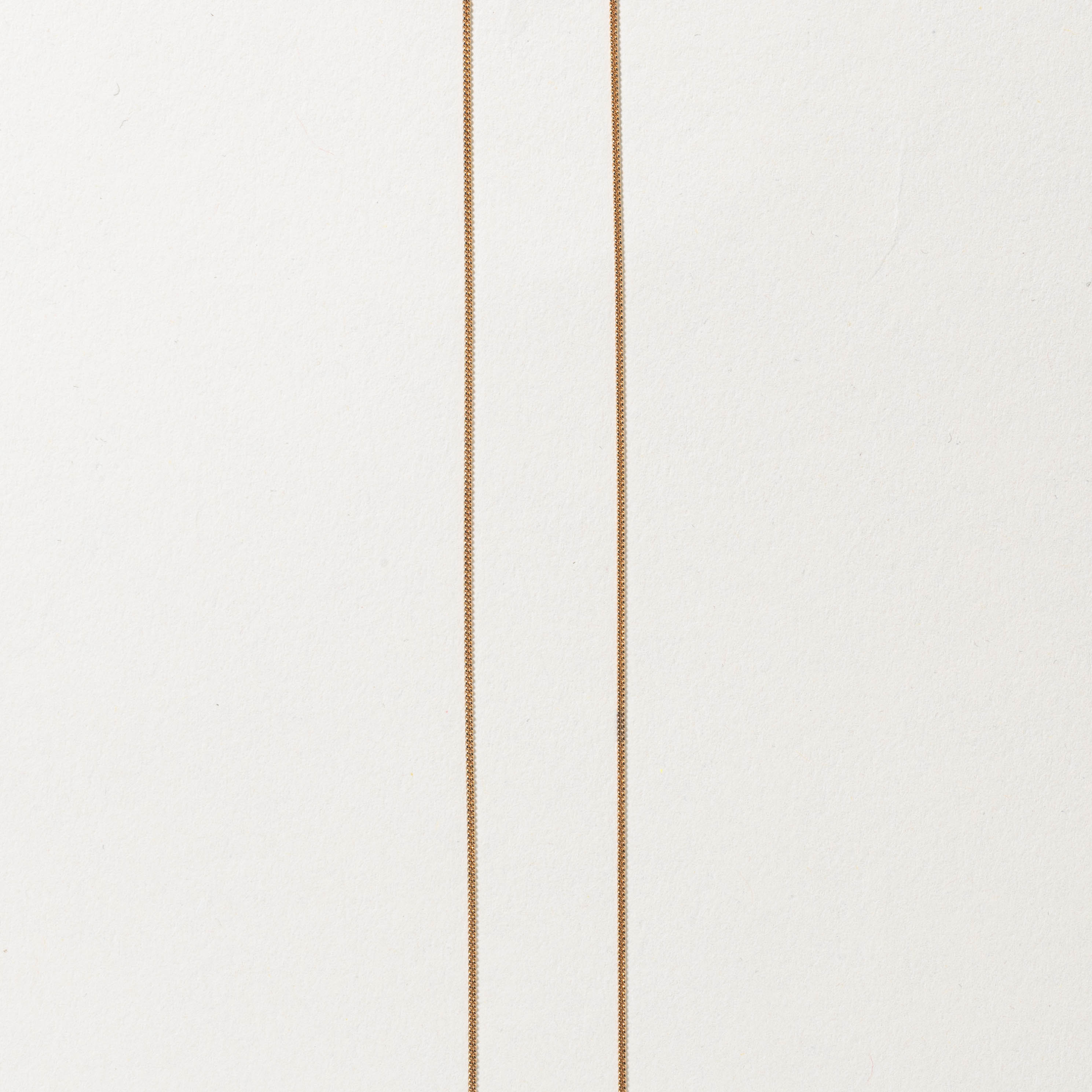 Collier pendentif camée camée cabochon coquillage orné d'un cabochon floral/feuille en or 10 carats (réf. 9141-09) | 2,50 ct | 40,6 cm