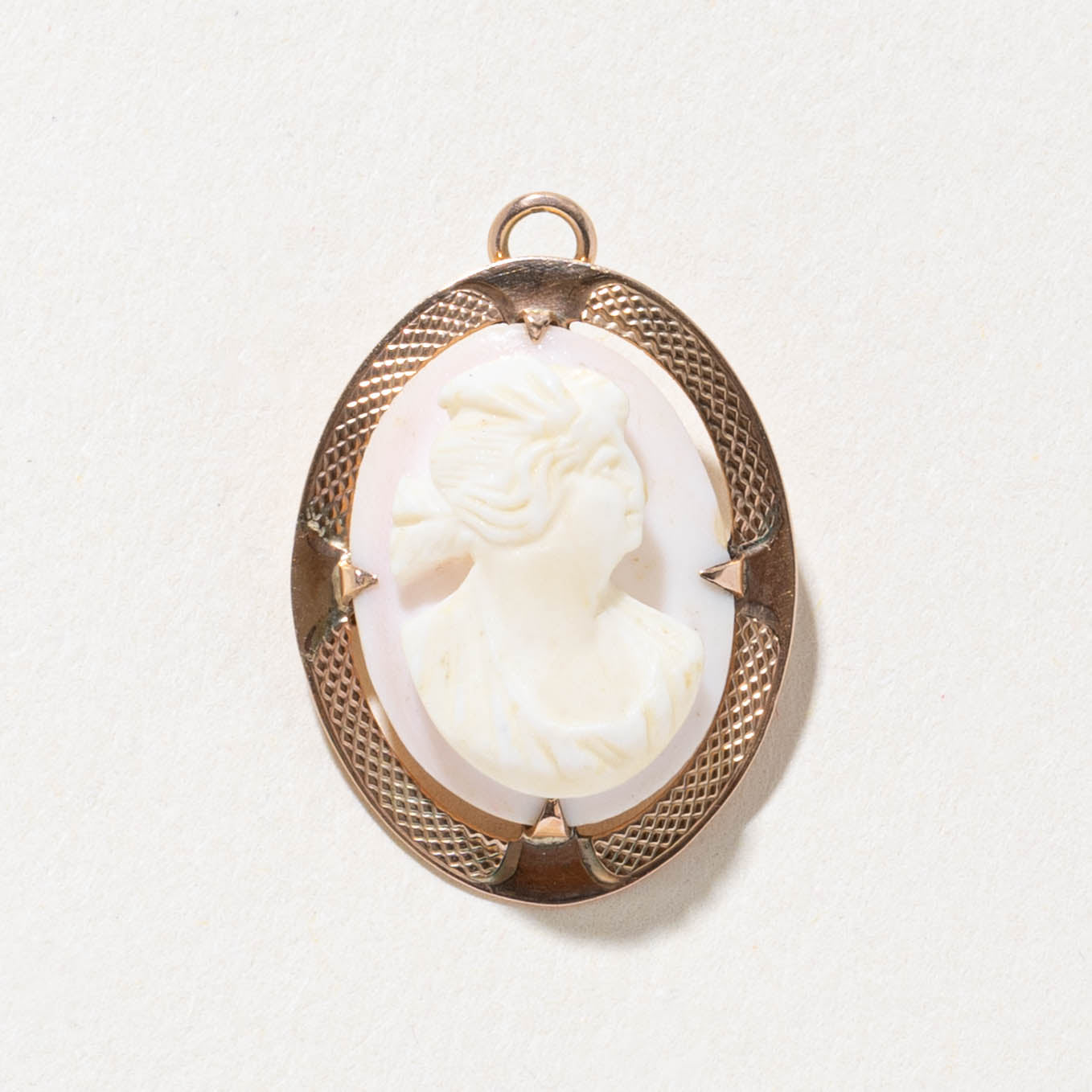 10k Shell Cameo Pendant Brooch | 10.00ct