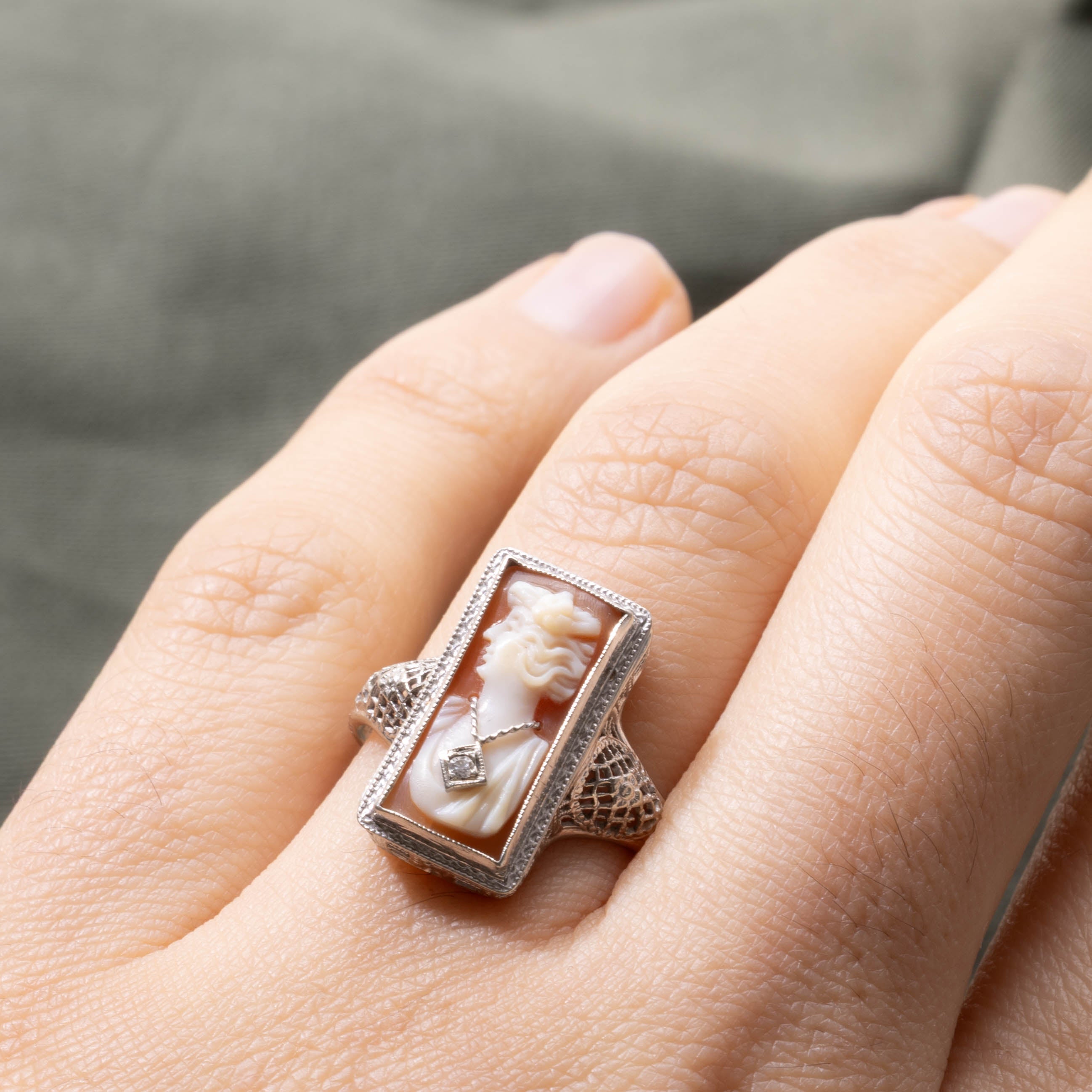 14k Shell Cameo & White Sapphire Ring | 1.25ct, 0.02ct | SZ 6.0