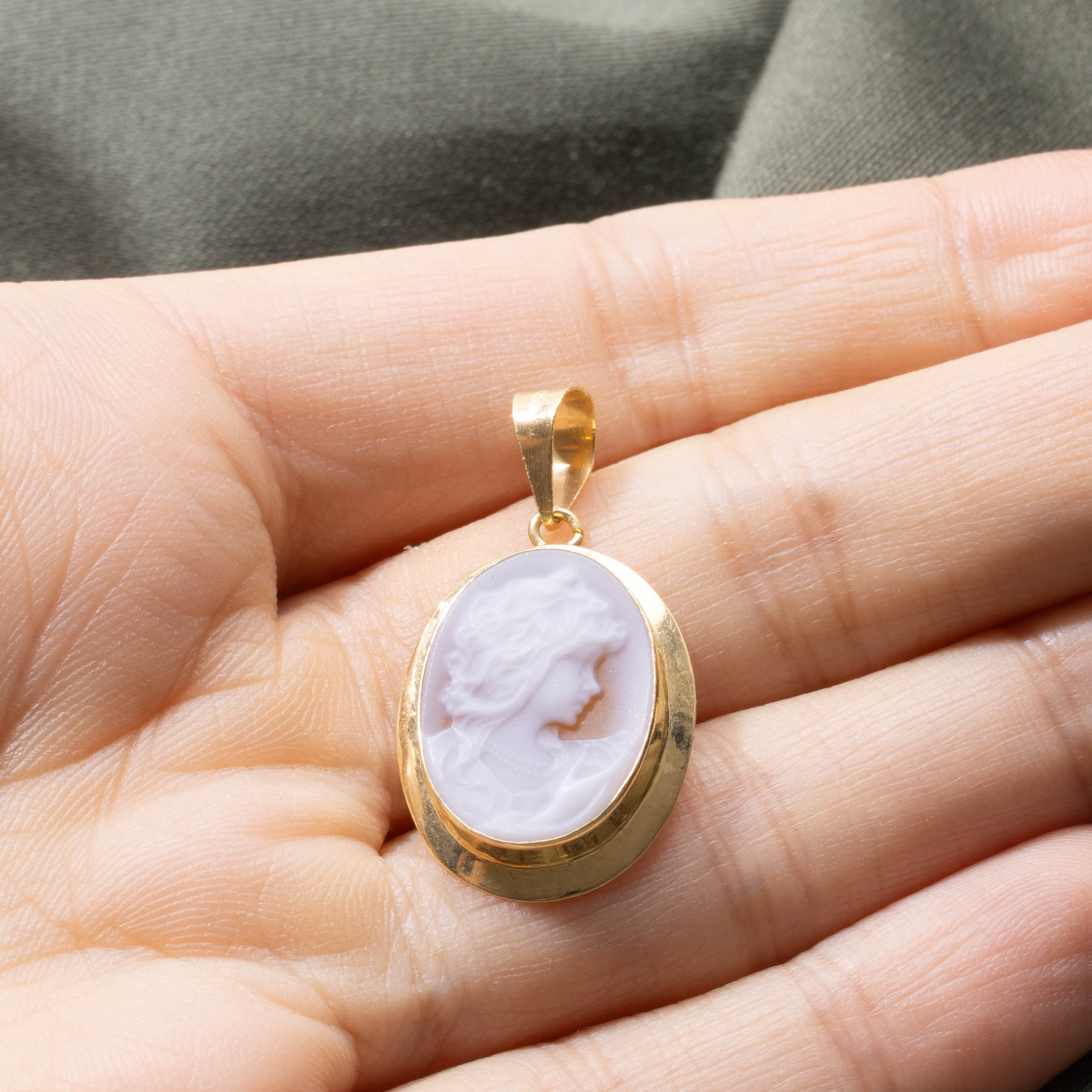 Italian 18k Shell Cameo Pendant | 3.00ct