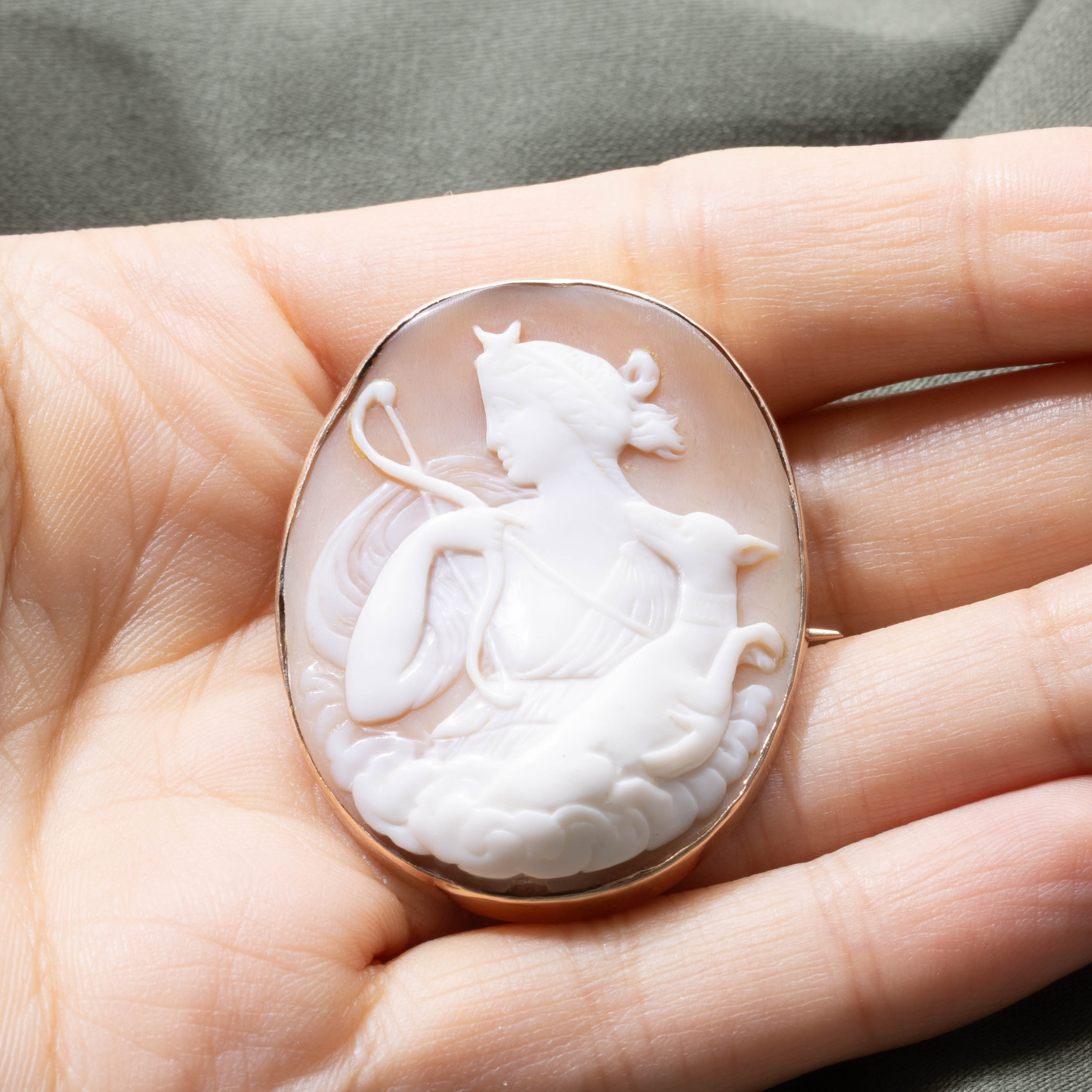9k Artemis Shell Cameo Brooch | 15.00ct