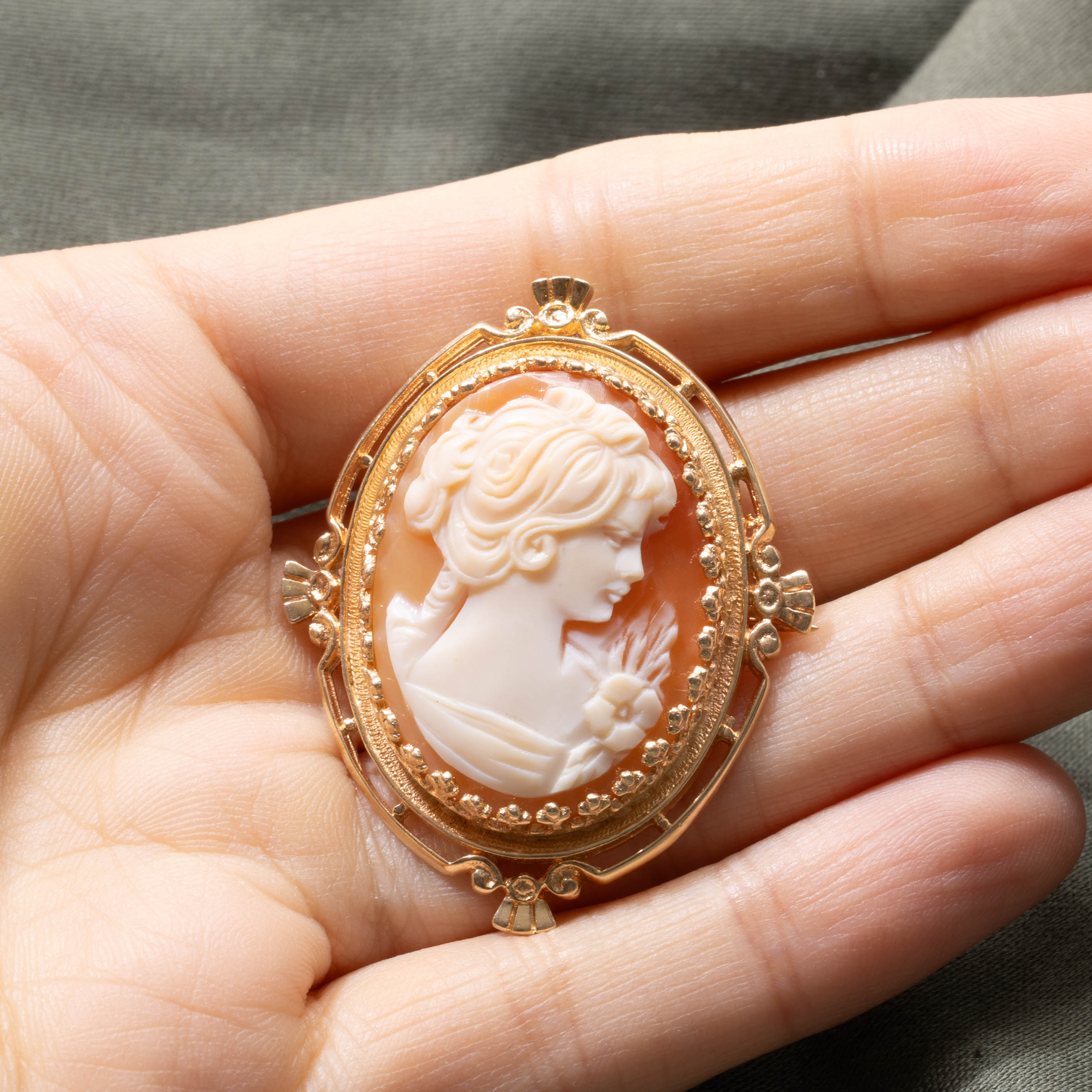 Pendentif orné camée coquillage victorien en or 14 carats (9141-36) | 14,00 ct