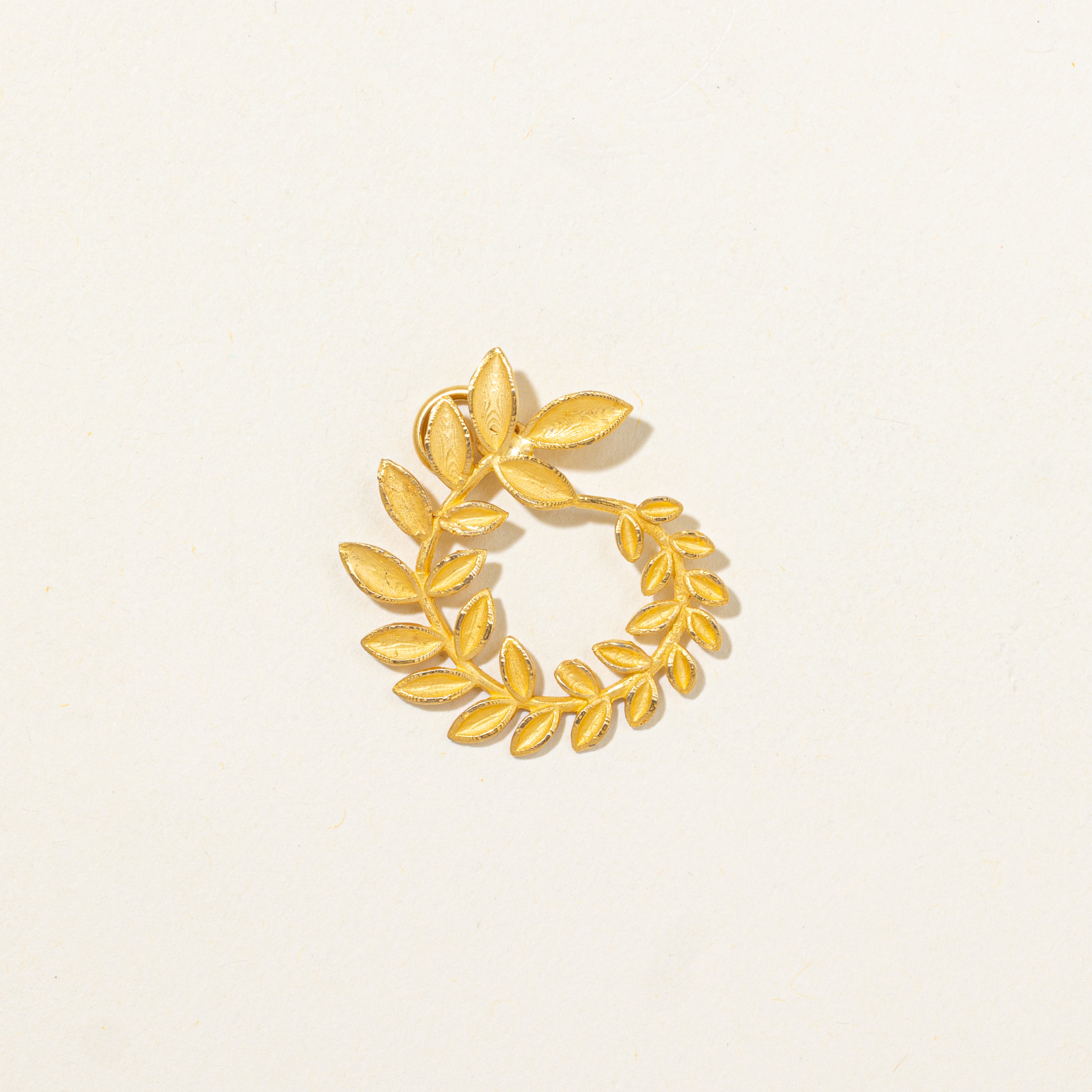 18k Yellow Gold Wreath Pendant