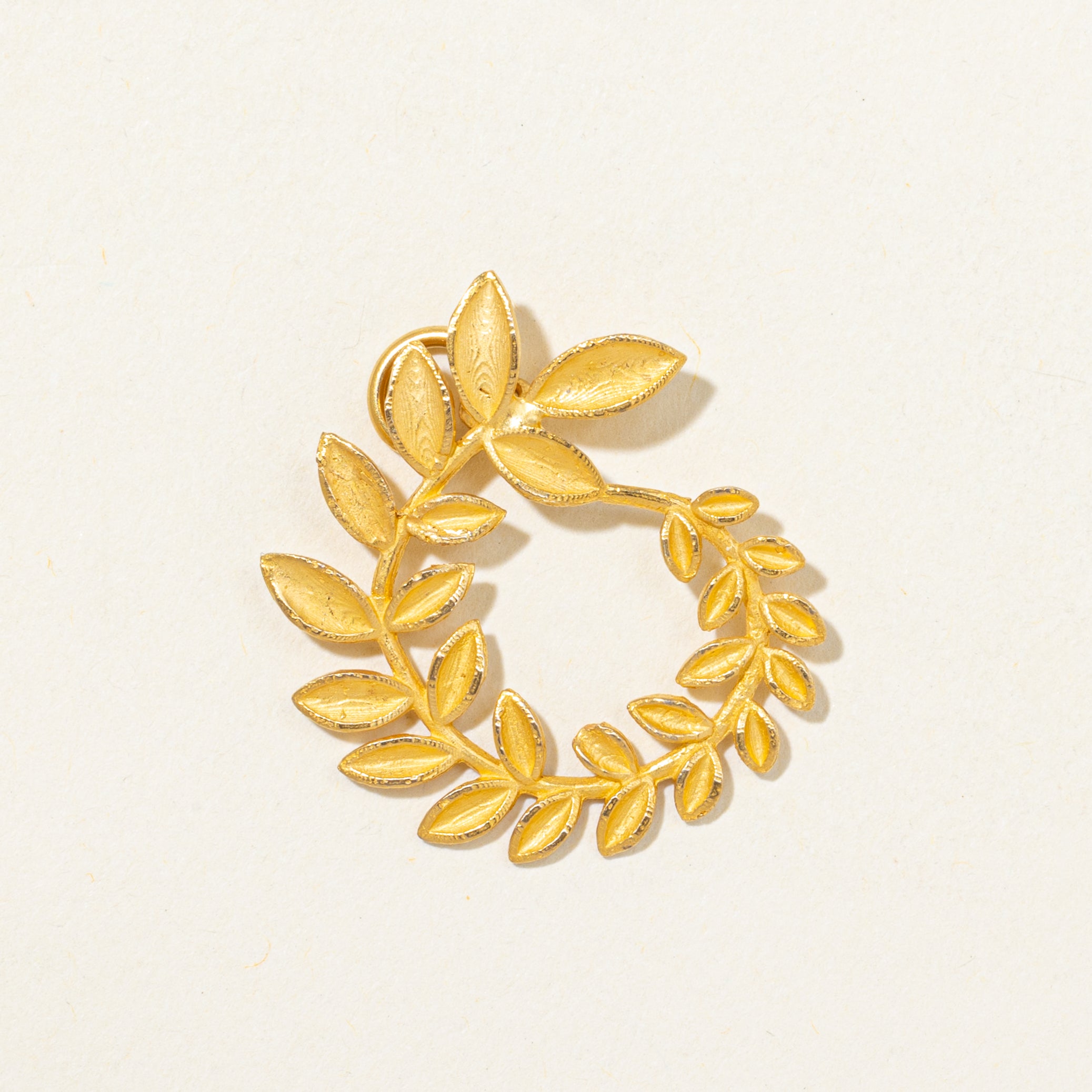 18k Yellow Gold Wreath Pendant