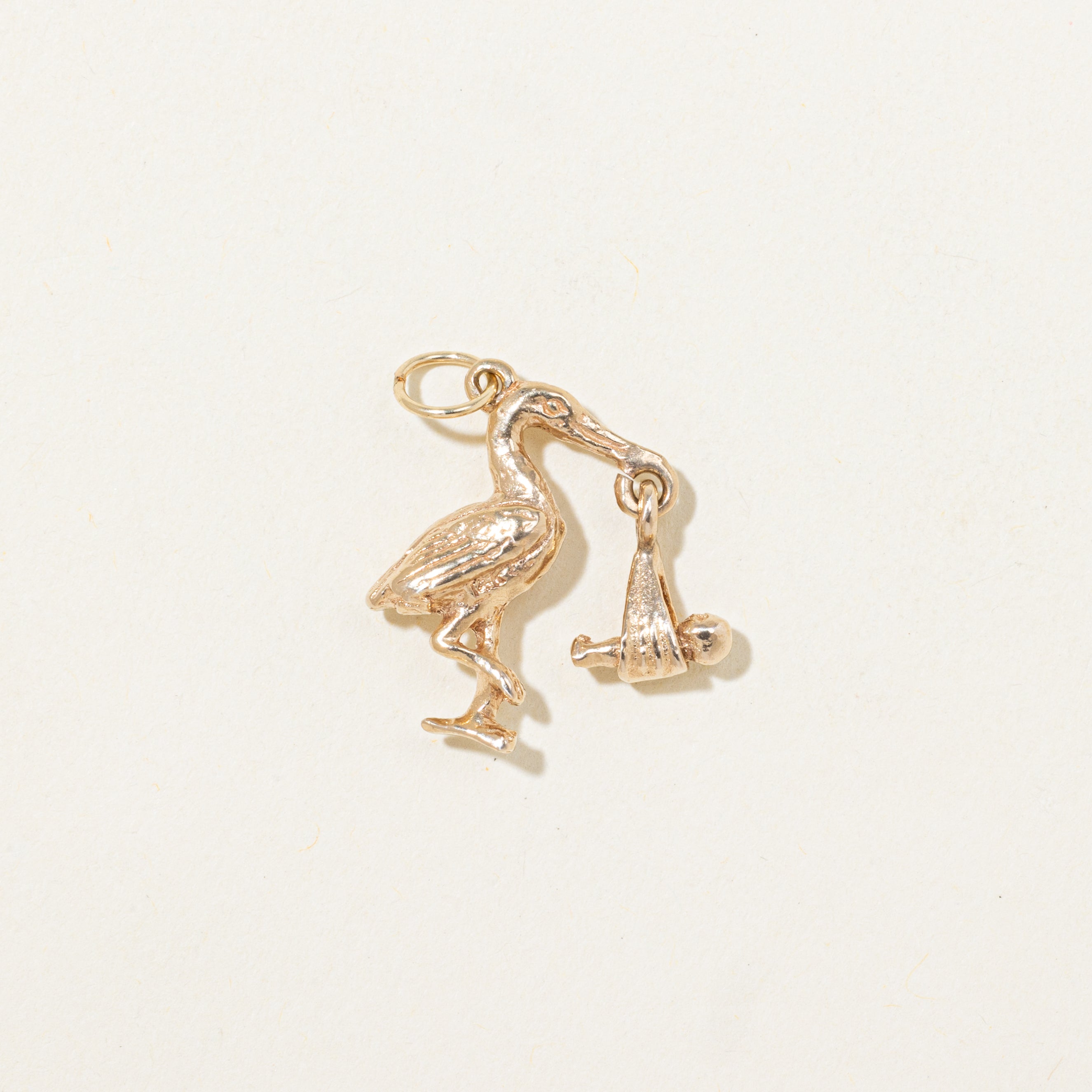 Breloque cigogne en or jaune 10 carats