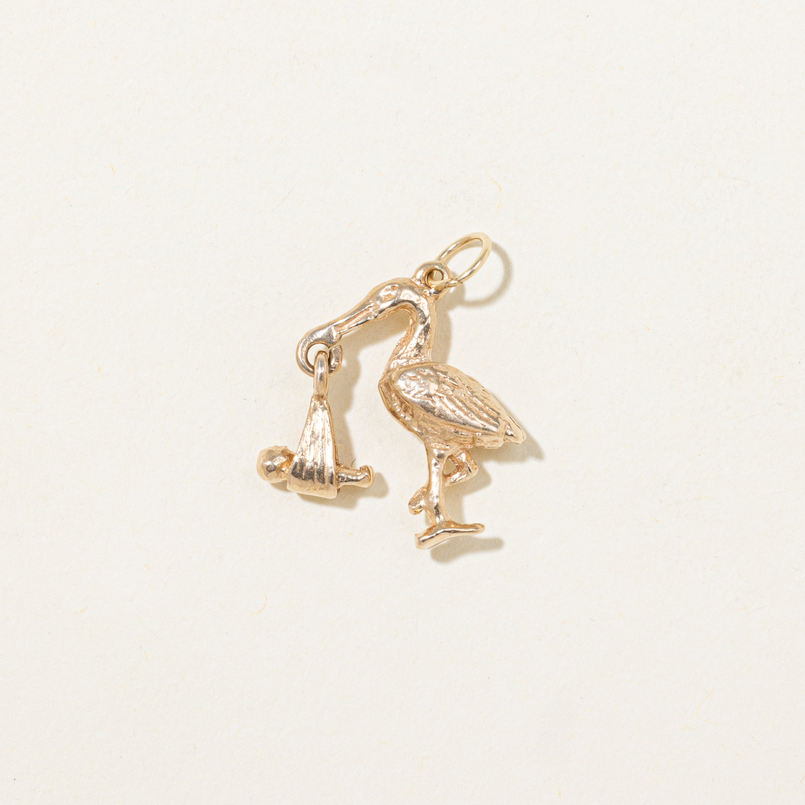 Breloque cigogne en or jaune 10 carats