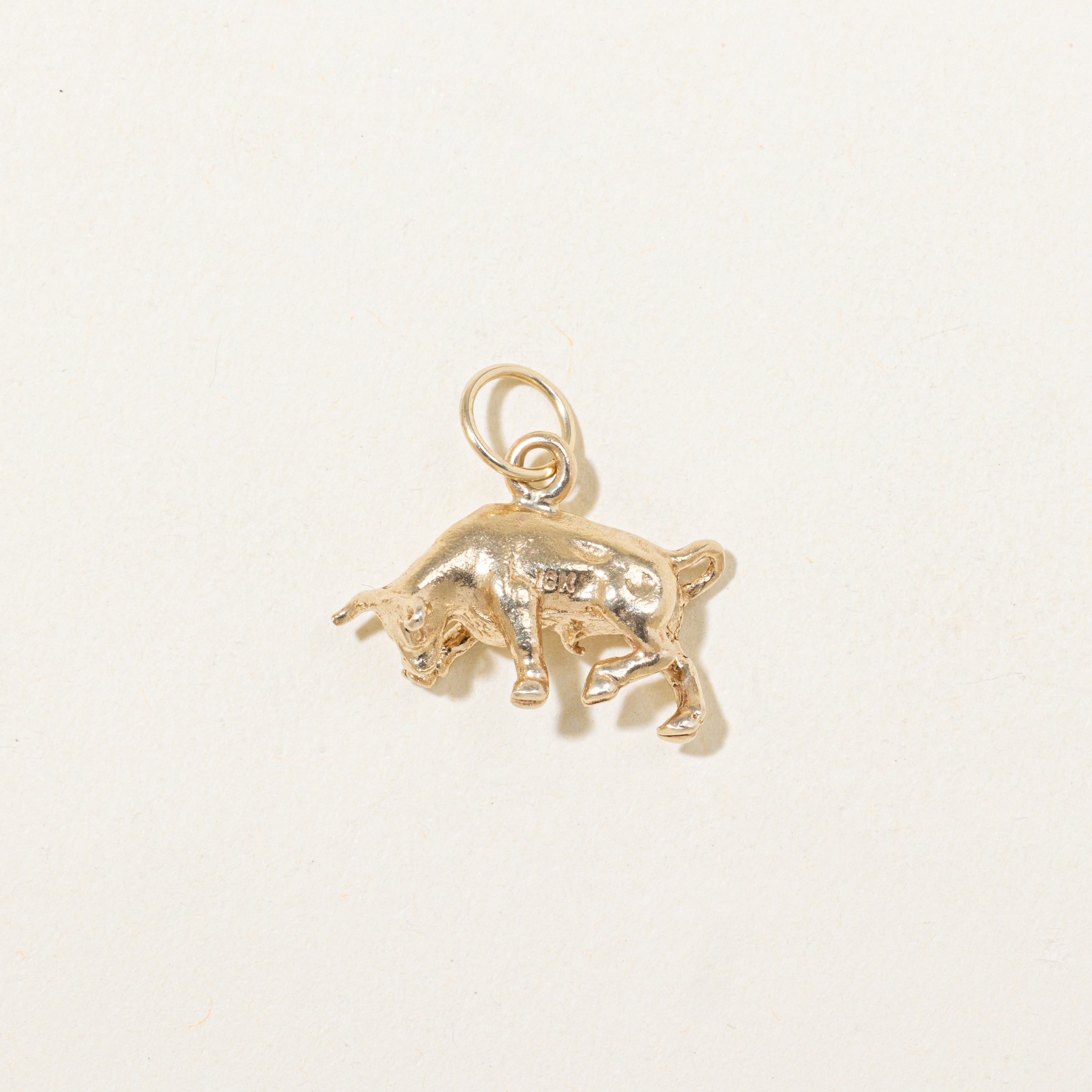 Breloque taureau en or jaune 10 carats