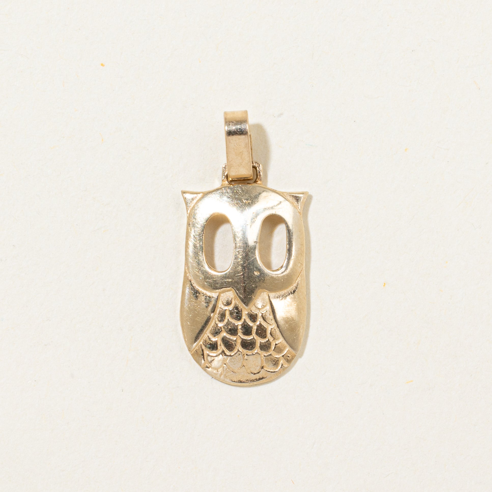 Pendentif hibou en or jaune 10 carats