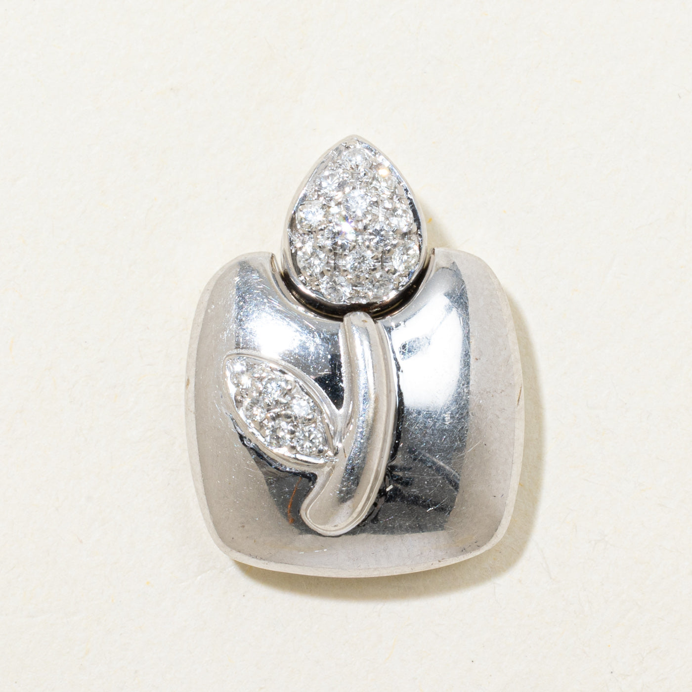Pendentif tulipe « Chimento » italien en or 18 carats serti de diamants (0,14 ct au total) |