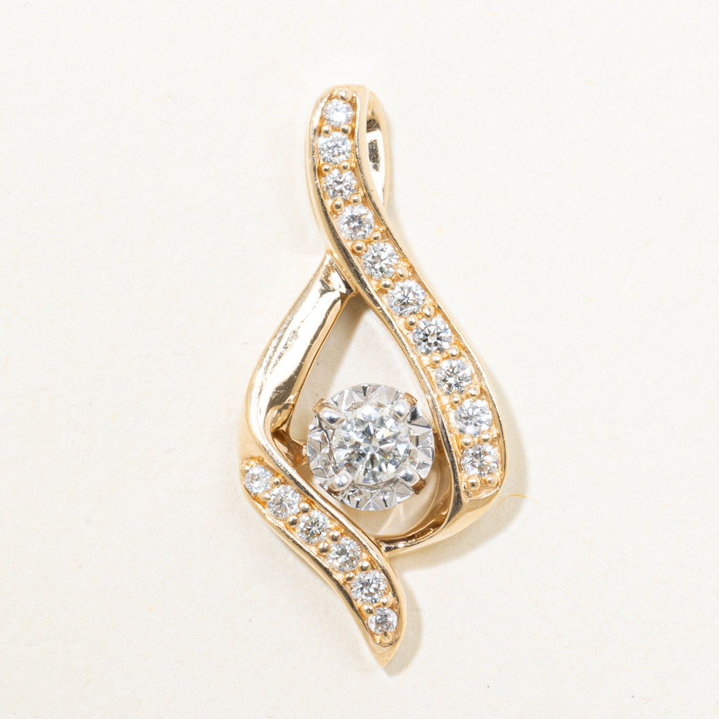 Illusion Set Diamond Swirl Pendant | 0.24ctw