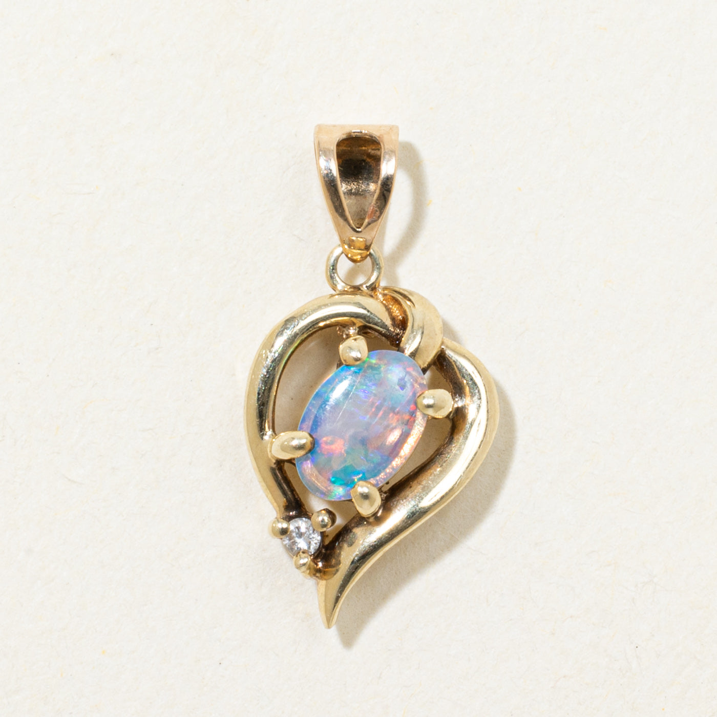 Cabochon Opal & Diamond Openwork Pendant | 0.15ct, 0.01ct